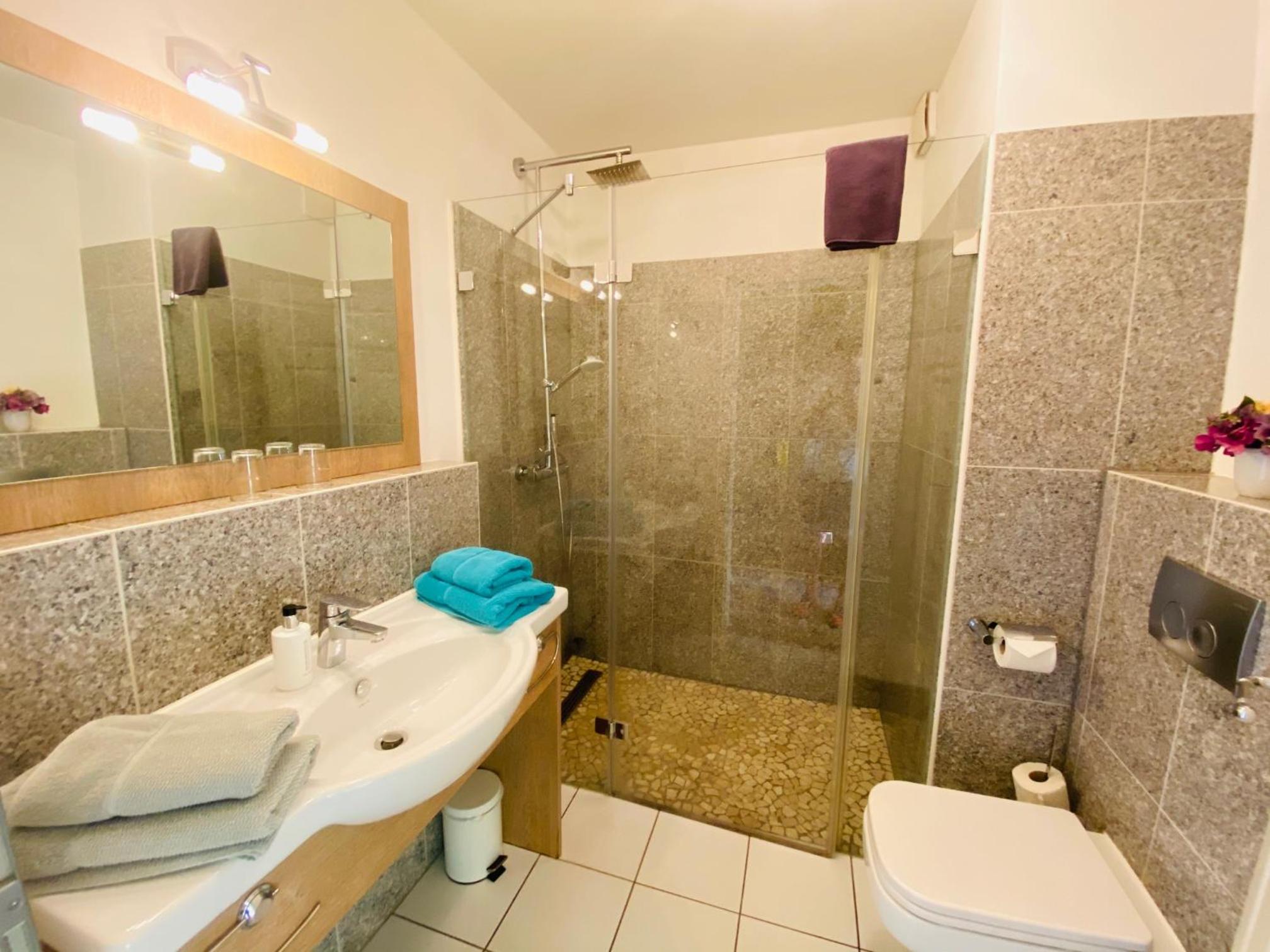 Double Room - Photo 5