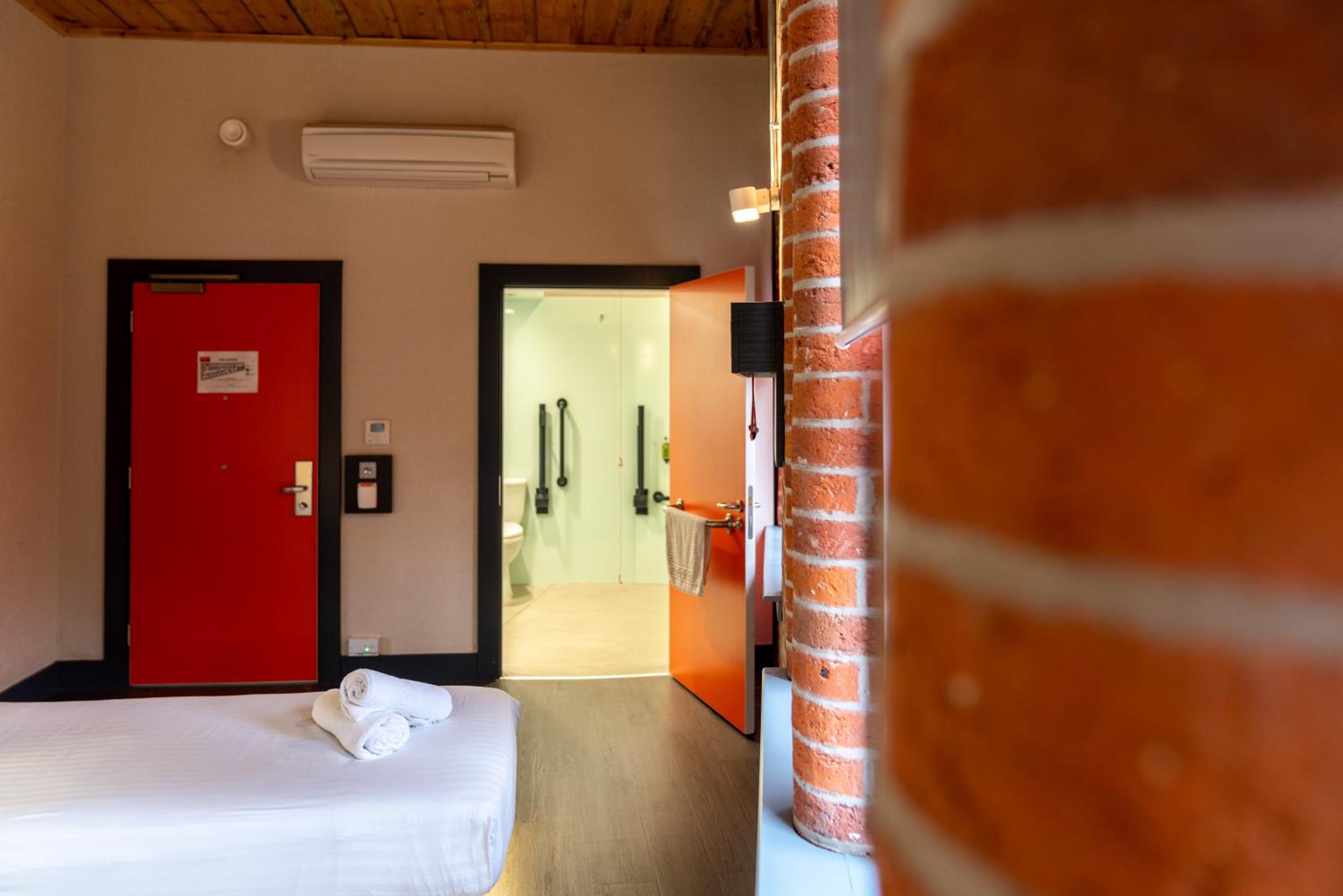 Double Room - Disability Access photo 1