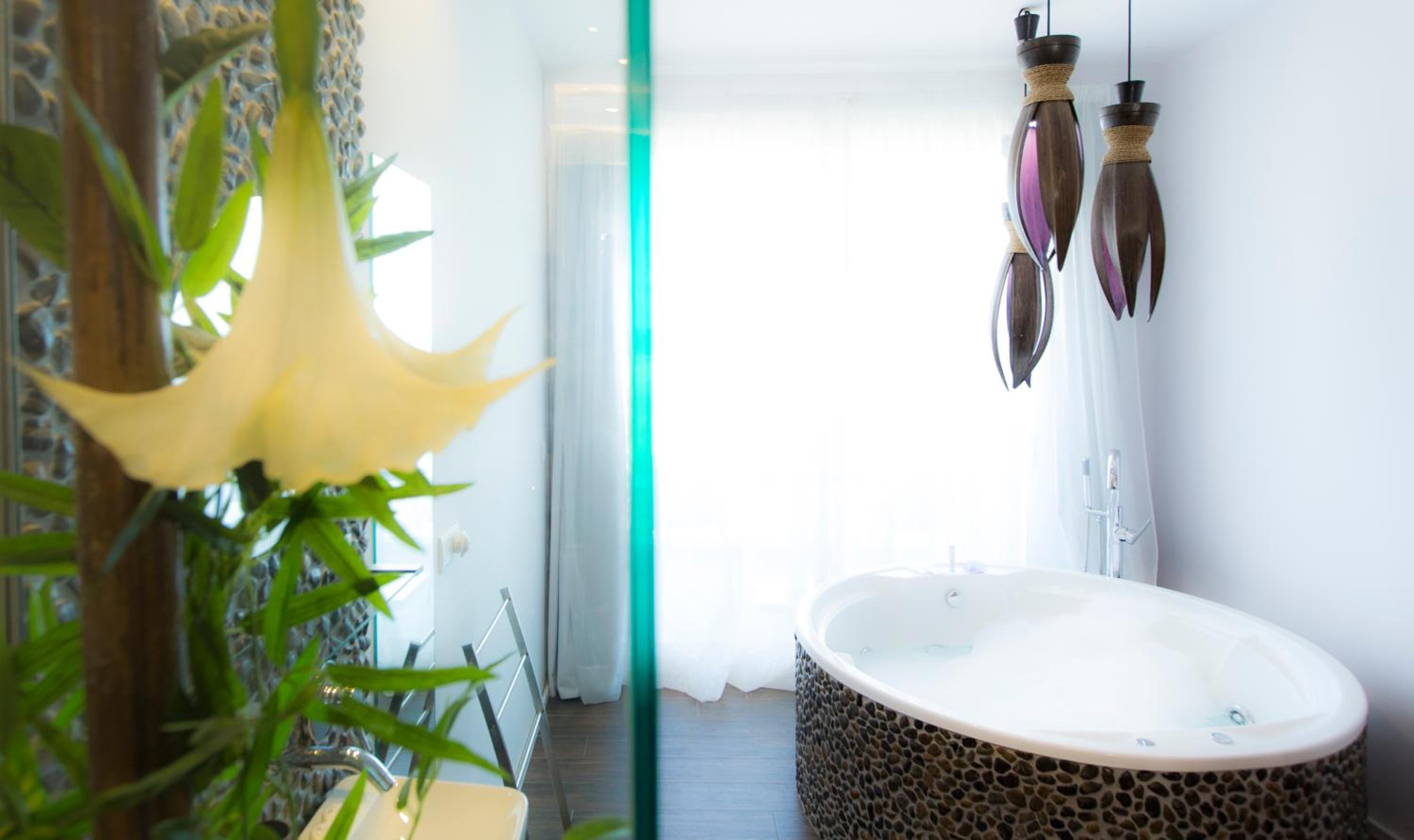 Junior Suite with Sea View - Photo 18