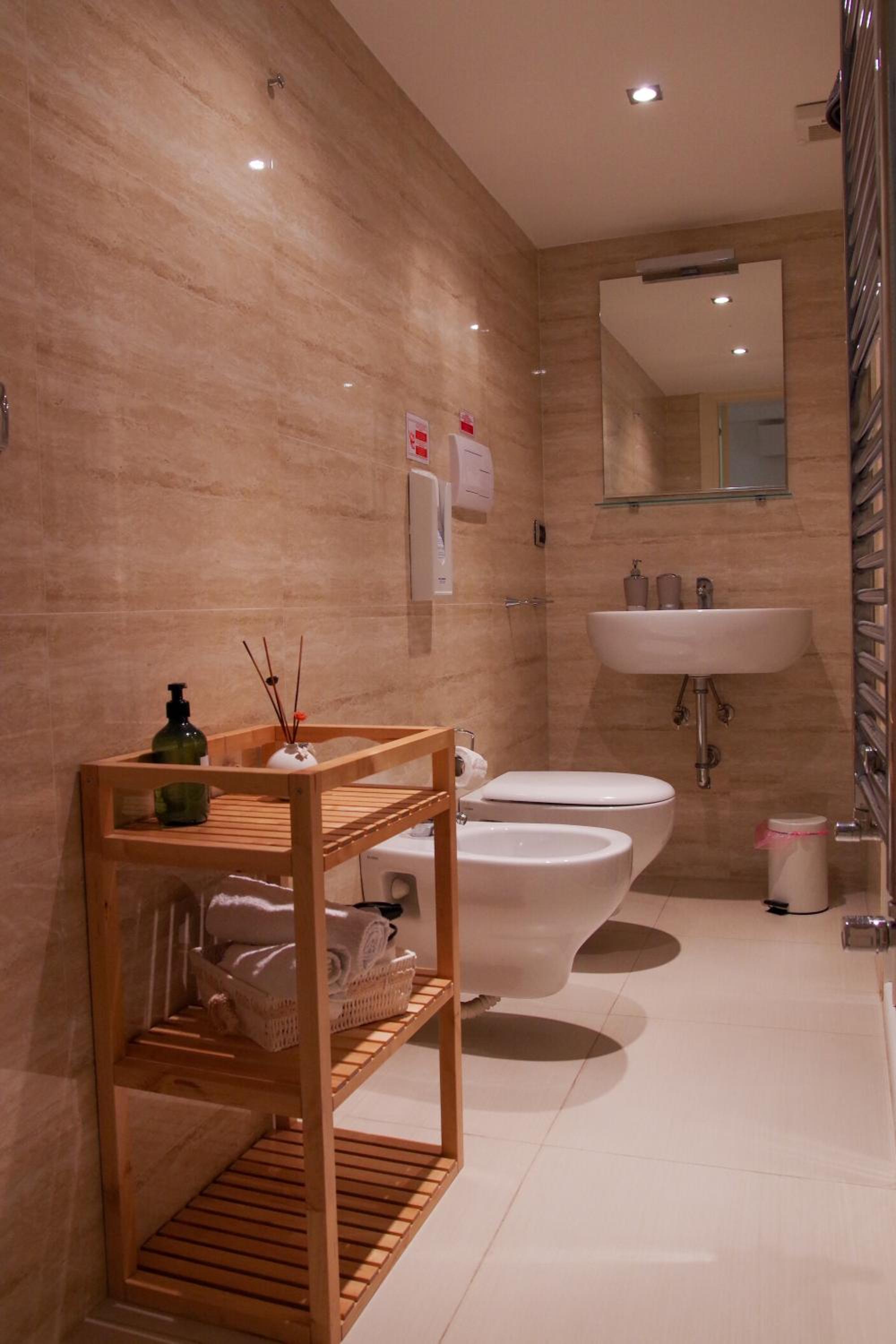Triple Room with Private Bathroom - Photo 5
