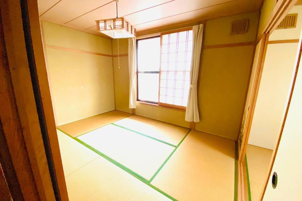 Five-Bedroom House - Photo 30