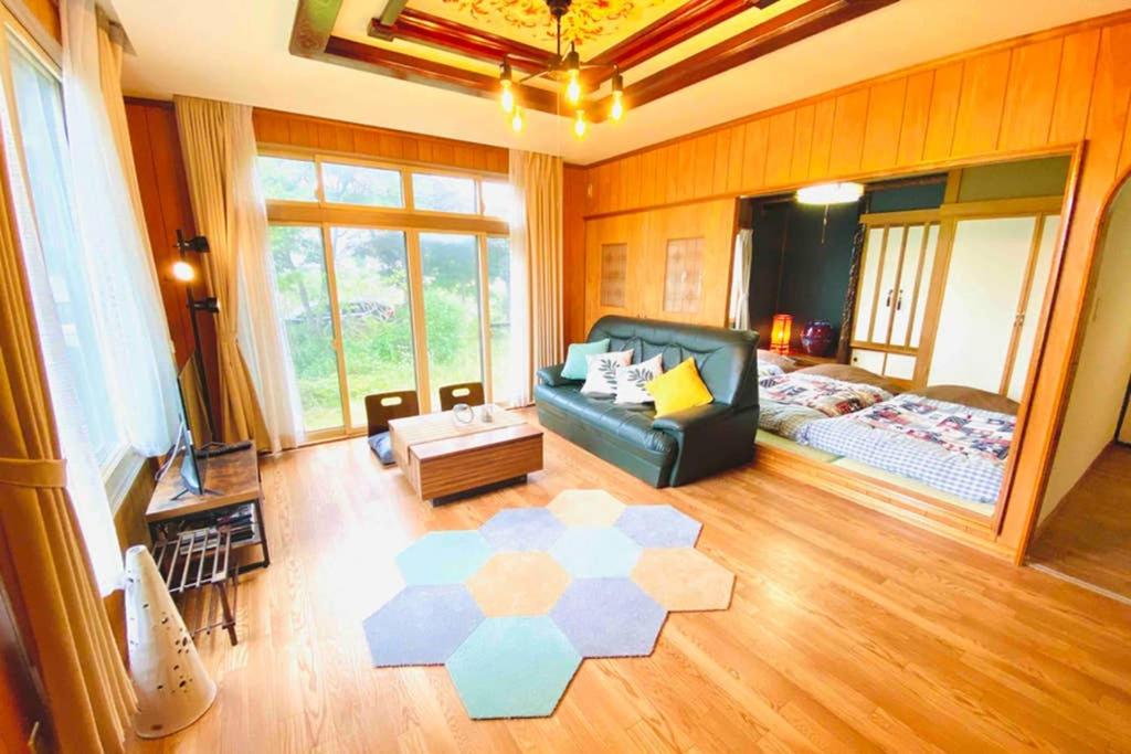 Five-Bedroom House - Photo 28