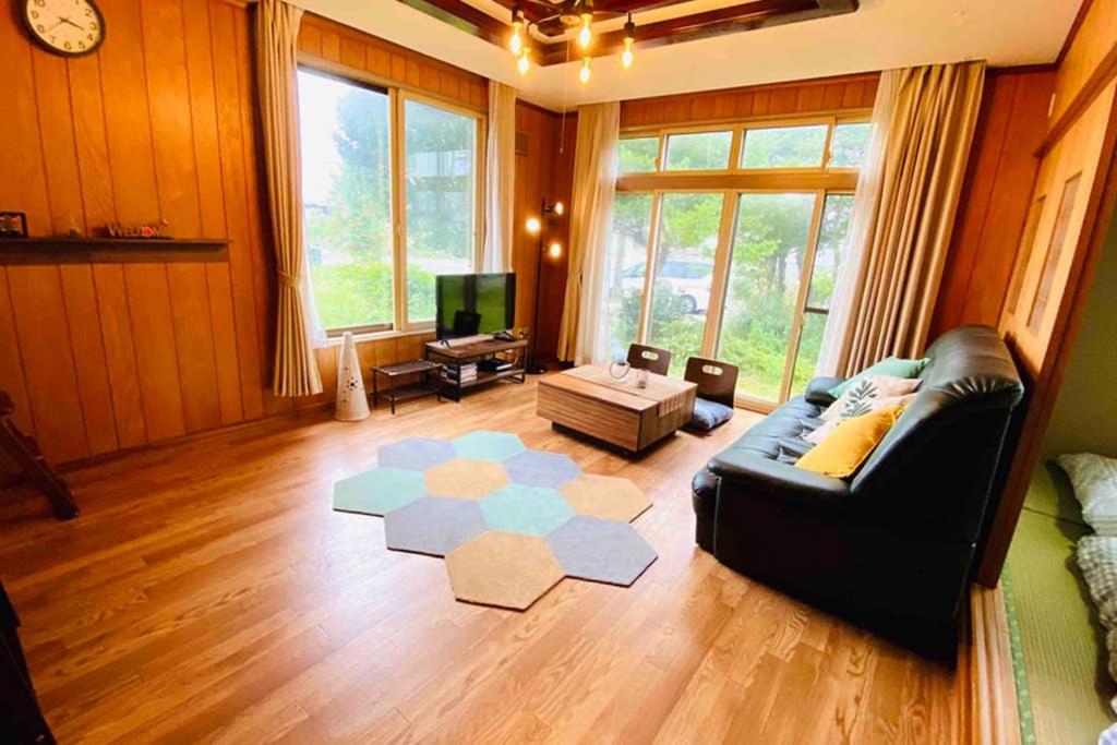Five-Bedroom House - Photo 24
