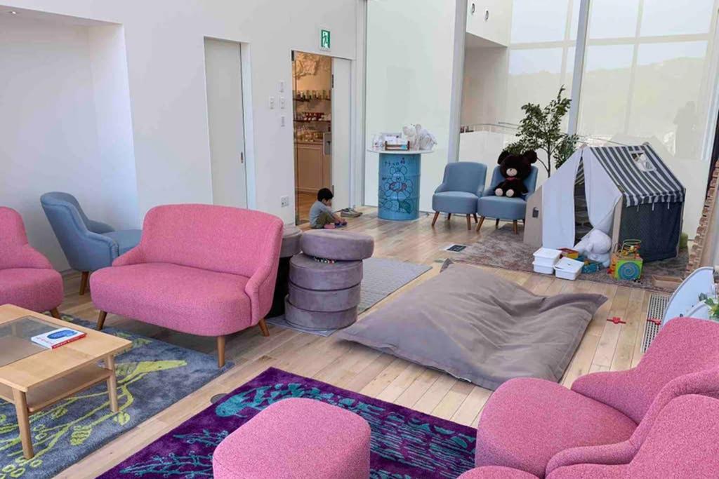 Five-Bedroom House - Photo 17