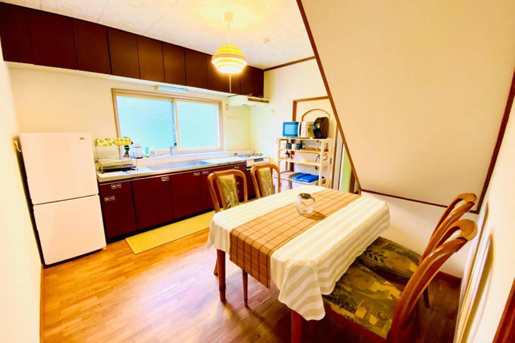 Five-Bedroom House - Photo 11