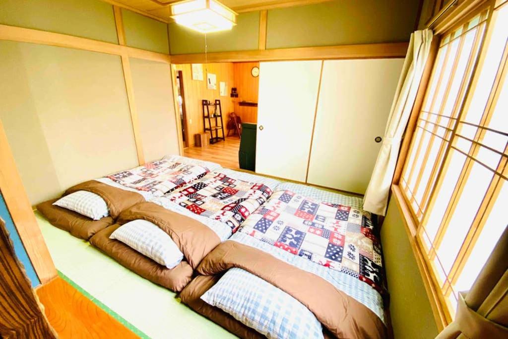 Five-Bedroom House - Photo 2