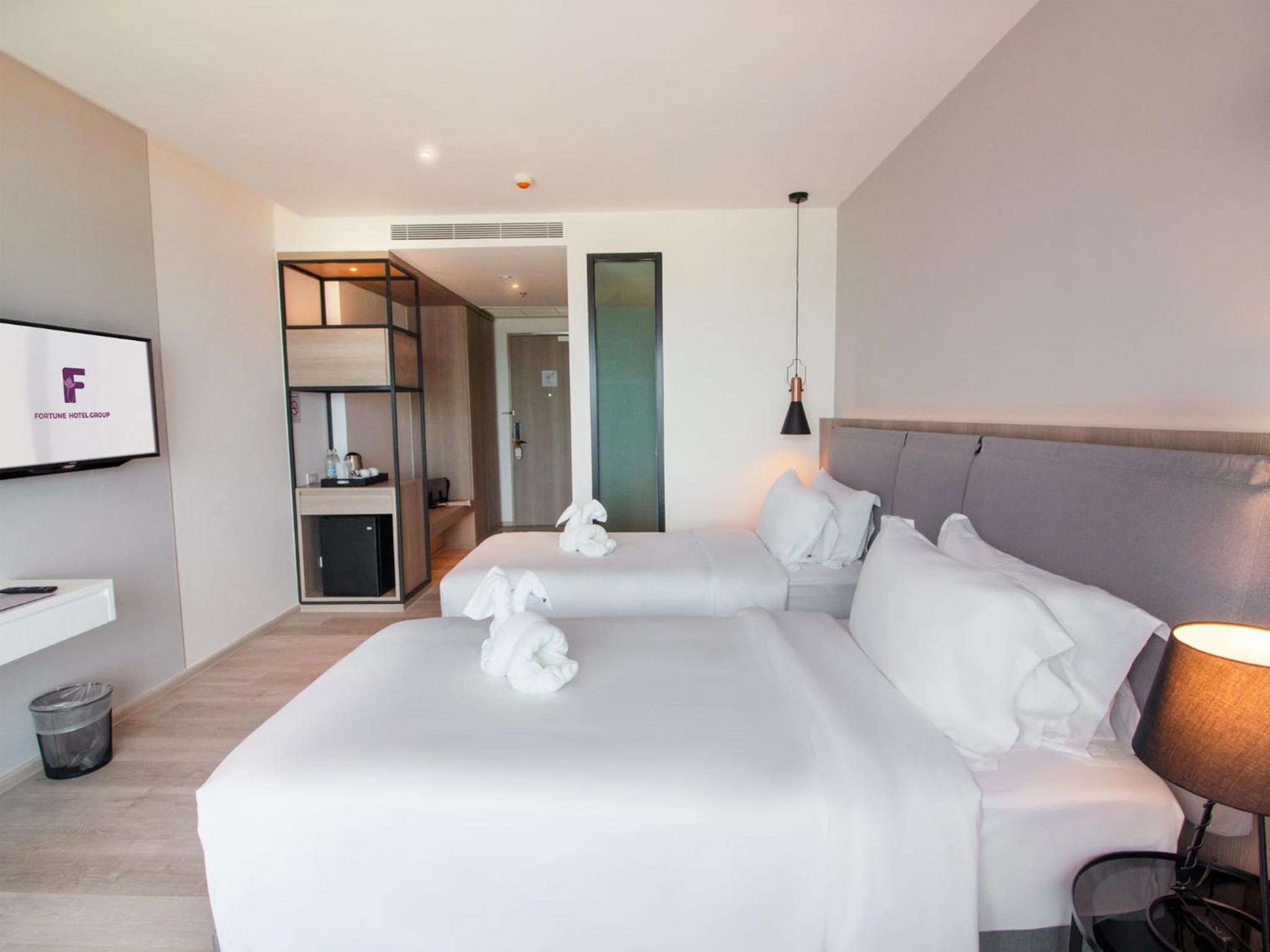 Deluxe Double or Twin Room with Sea View - Photo 8