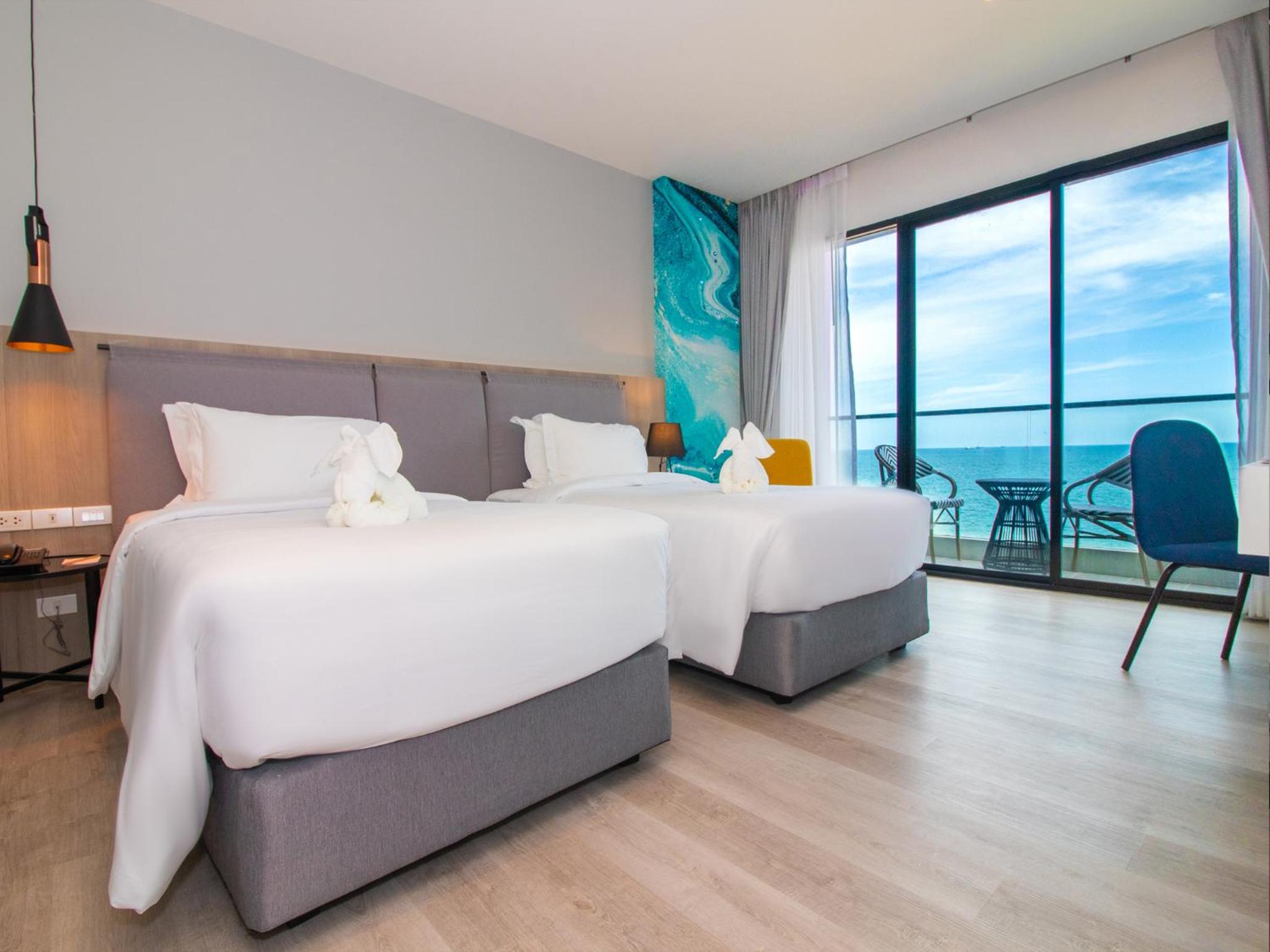 Deluxe Double or Twin Room with Sea View - Photo 1