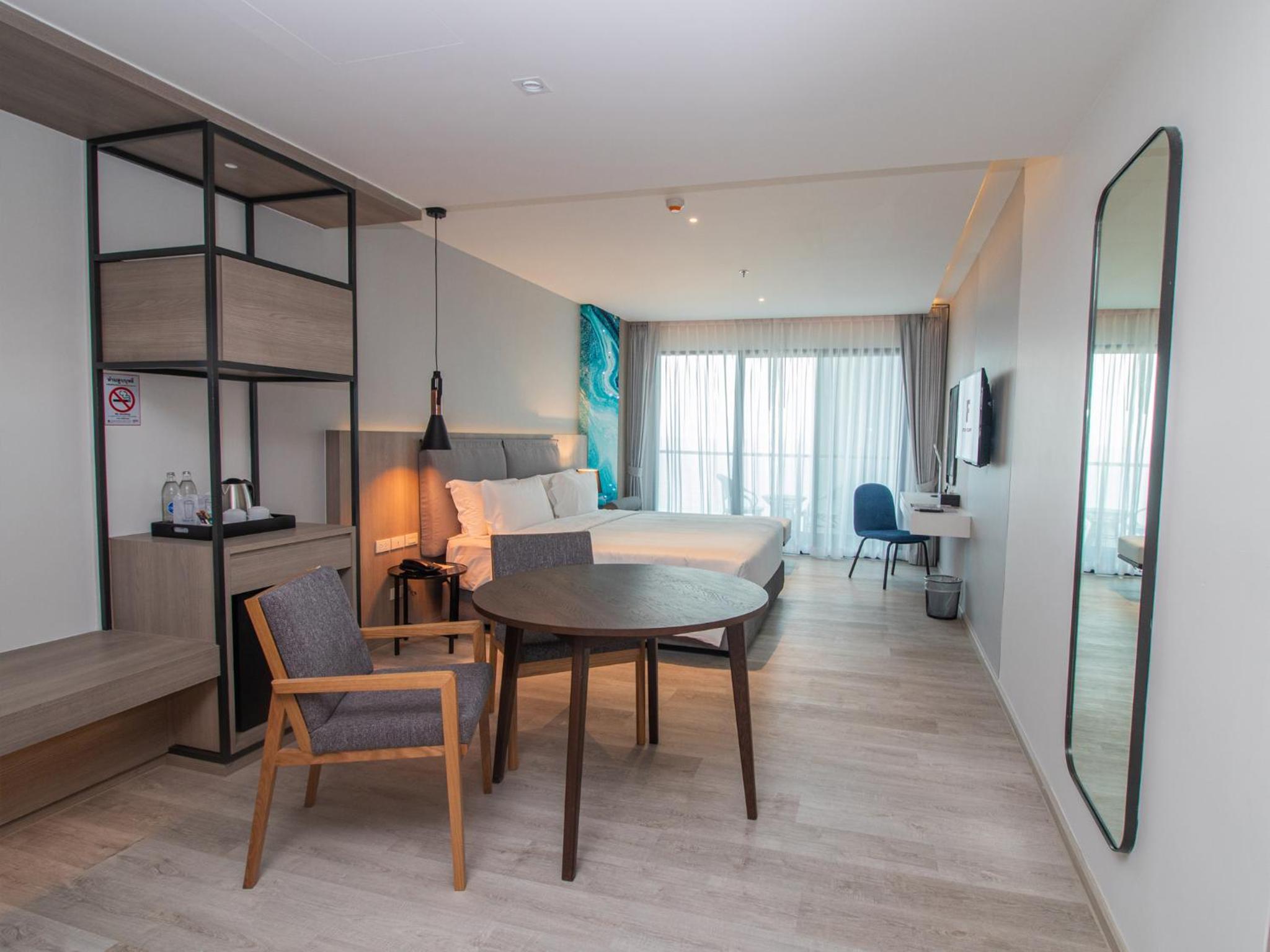 Premier Sea View Room - Photo 6