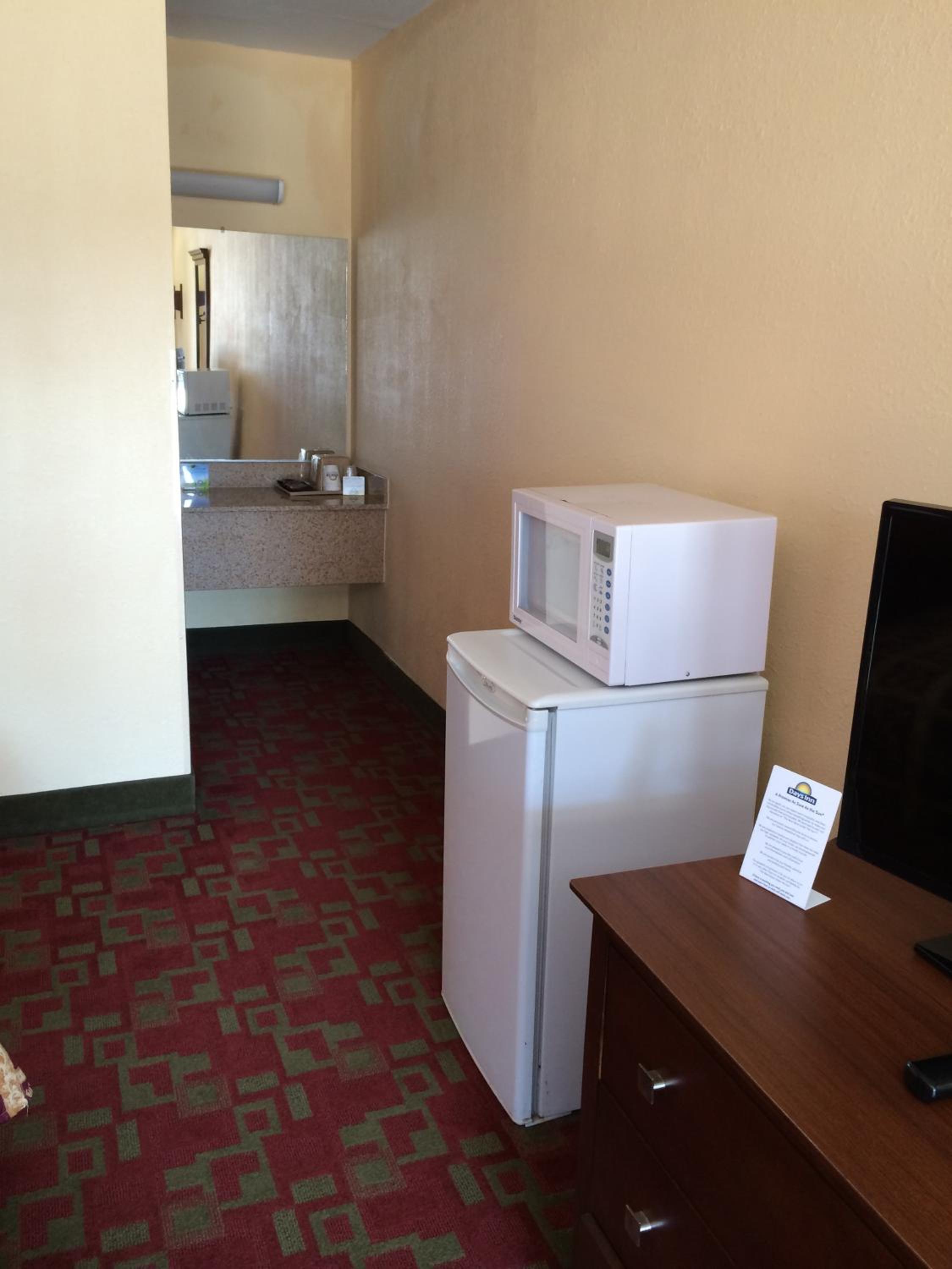 King Room - Non-Smoking - Photo 5