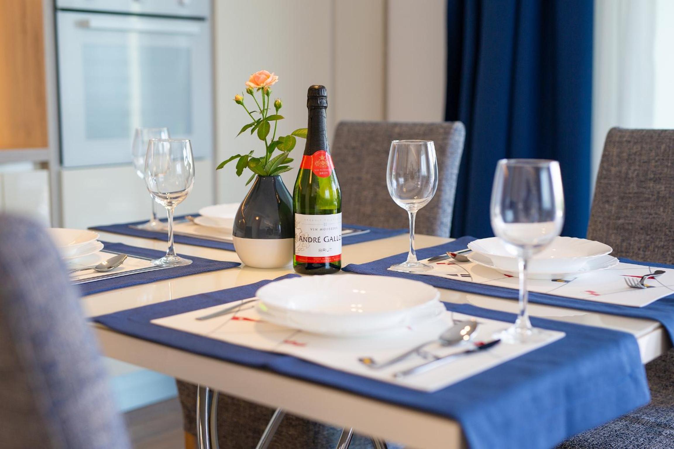 Apartment with Terrace - Photo 9