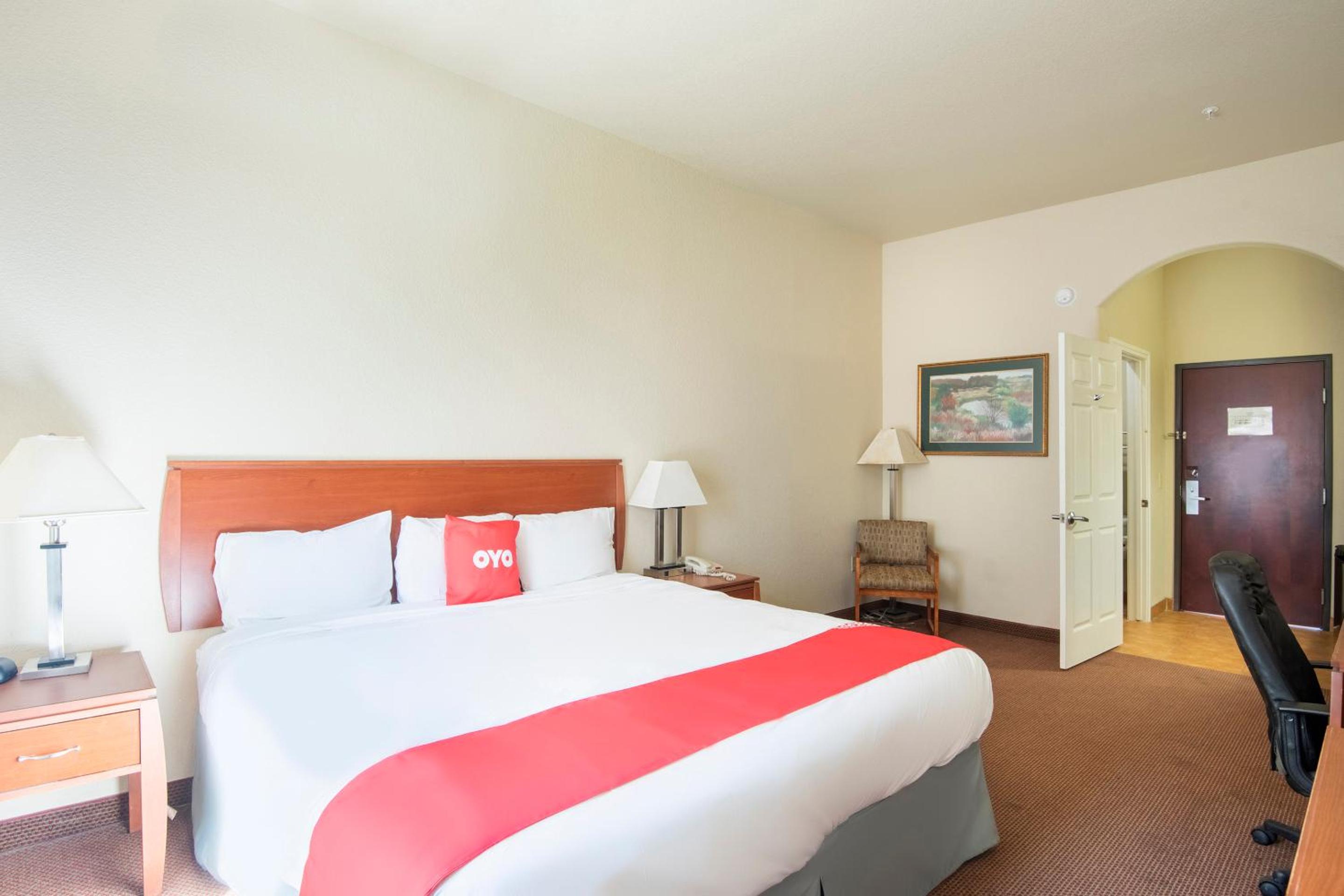 Queen Room - Disability Access - Photo 3