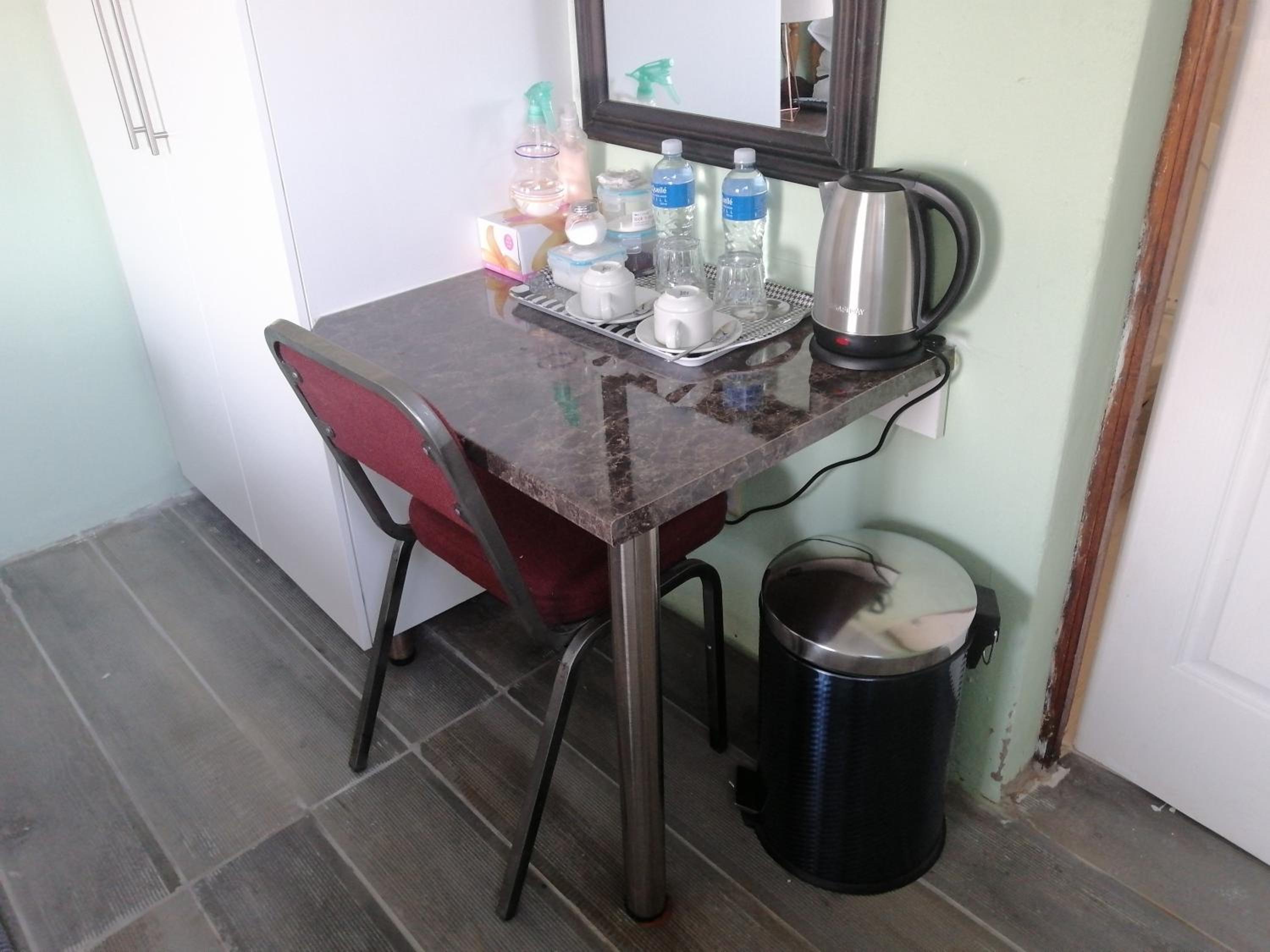 Budget Double Room - Photo 5
