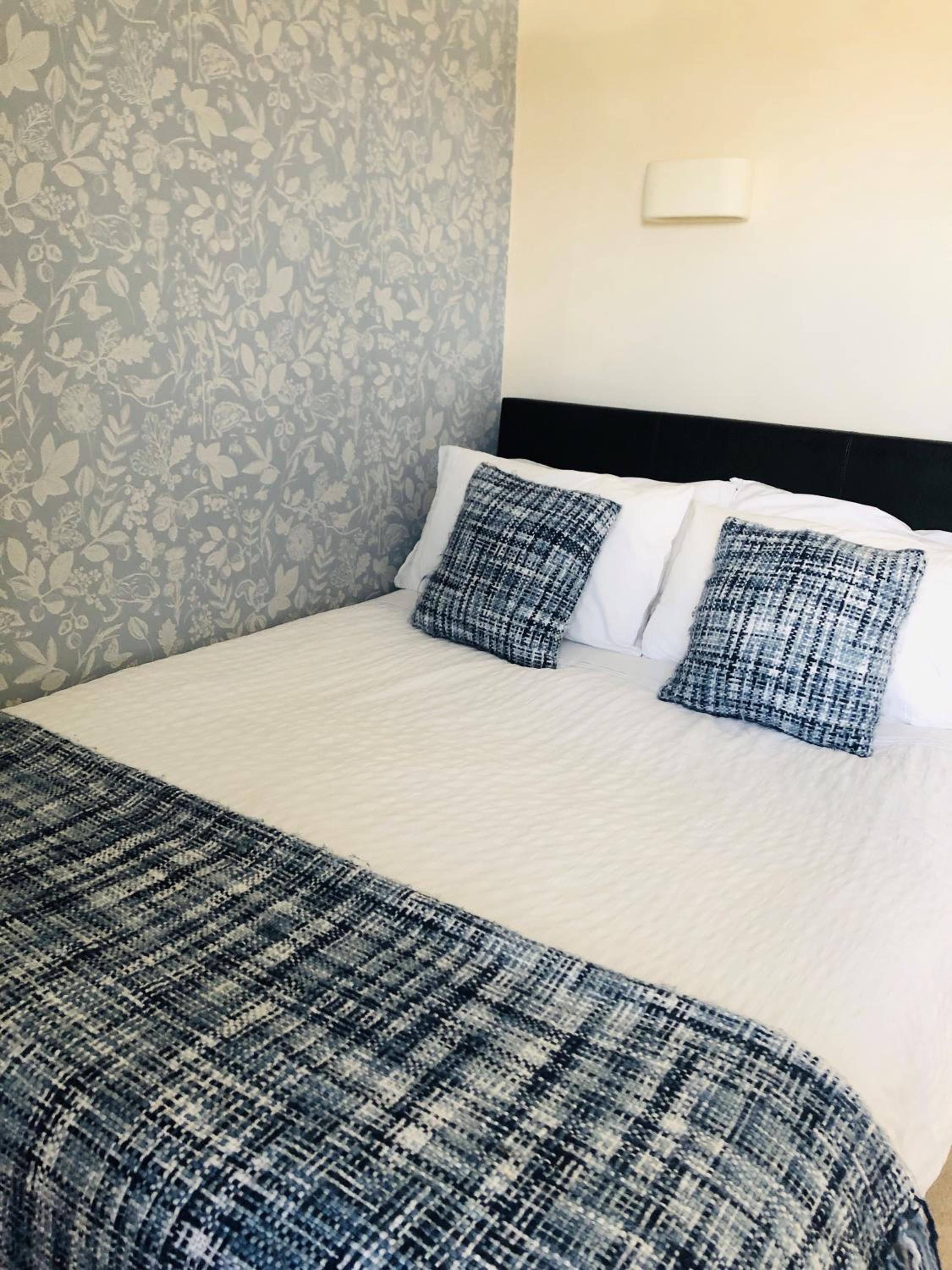 Double Room with Private Bathroom - Photo 1