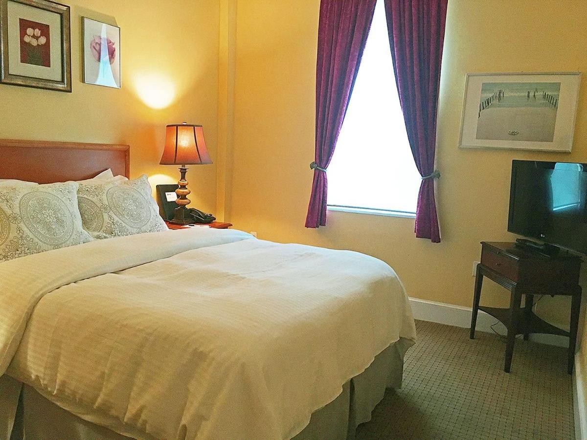 One-Bedroom Apartment - Photo 7