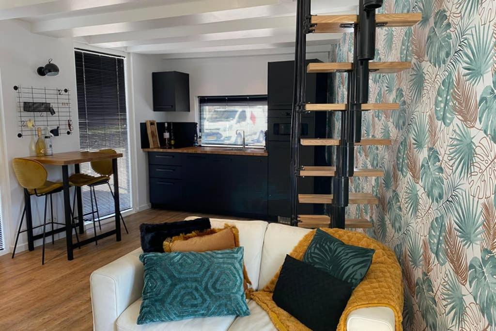 One-Bedroom Apartment - Photo 1