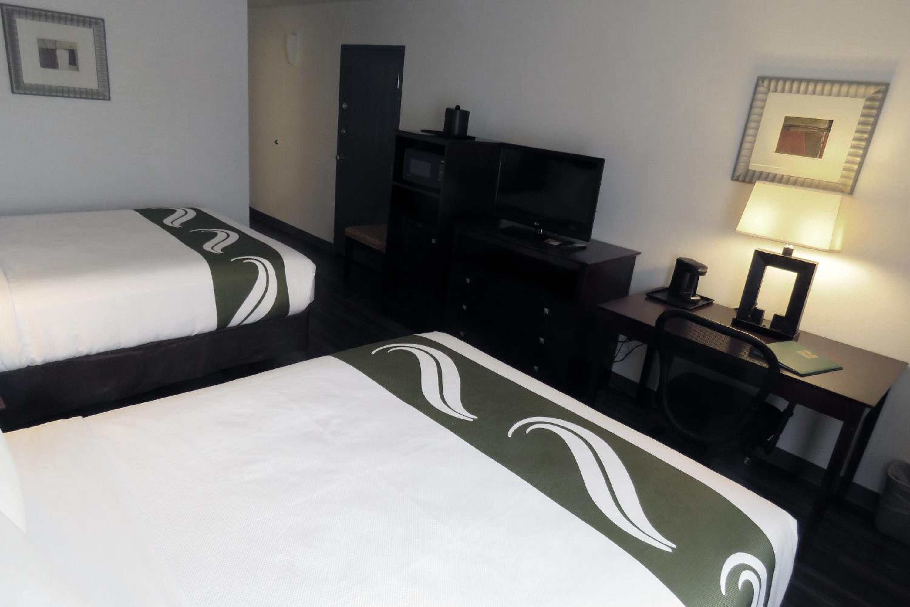Queen Room with Two Queen Beds - Photo 2