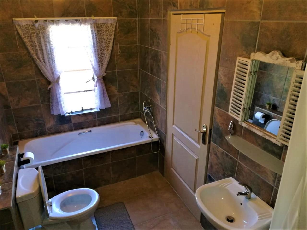 Queen Room photo 3