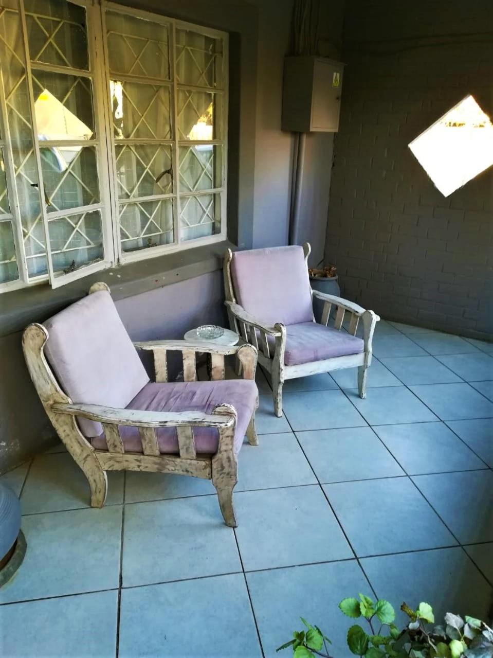 Queen Room photo 2