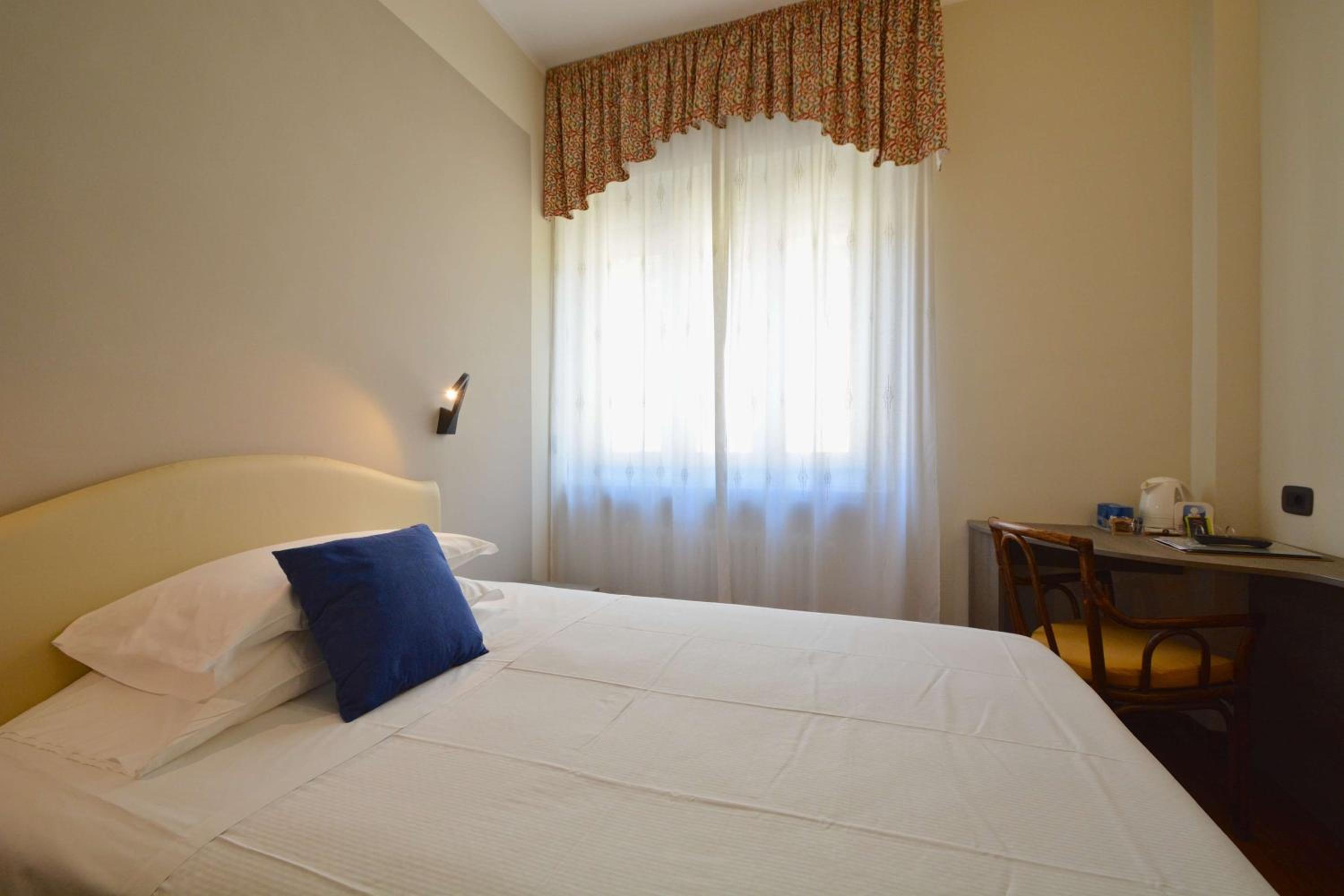 Standard Single Room - Photo 3