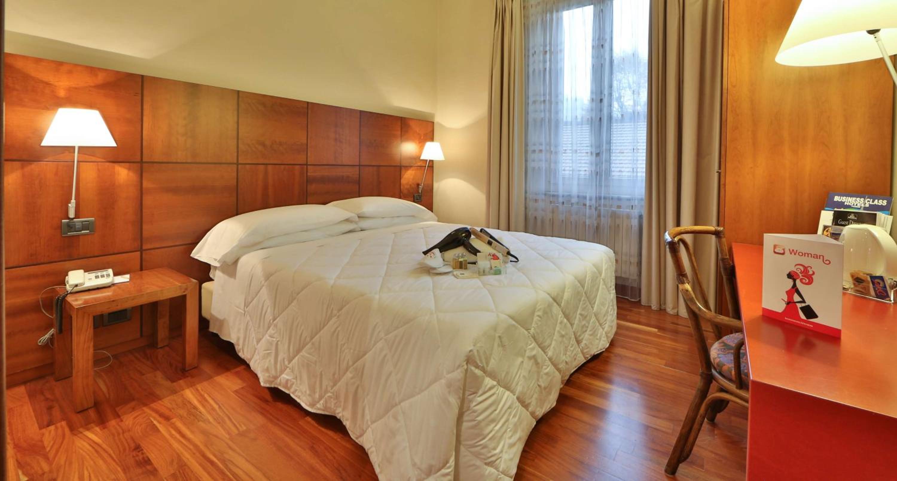 Standard Queen Room - Photo 12