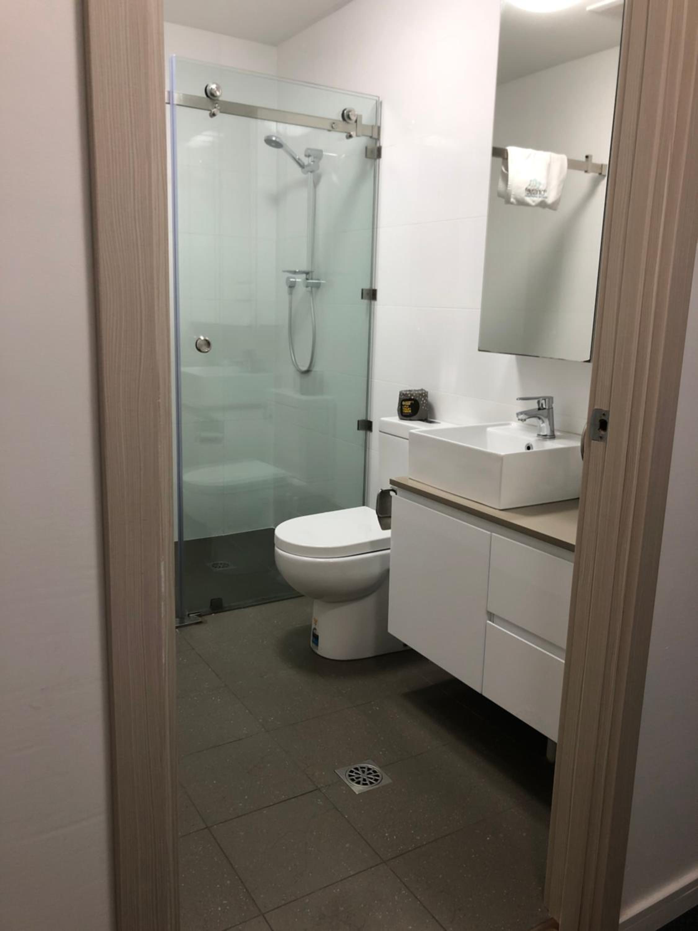 Apartment With Shower photo 2