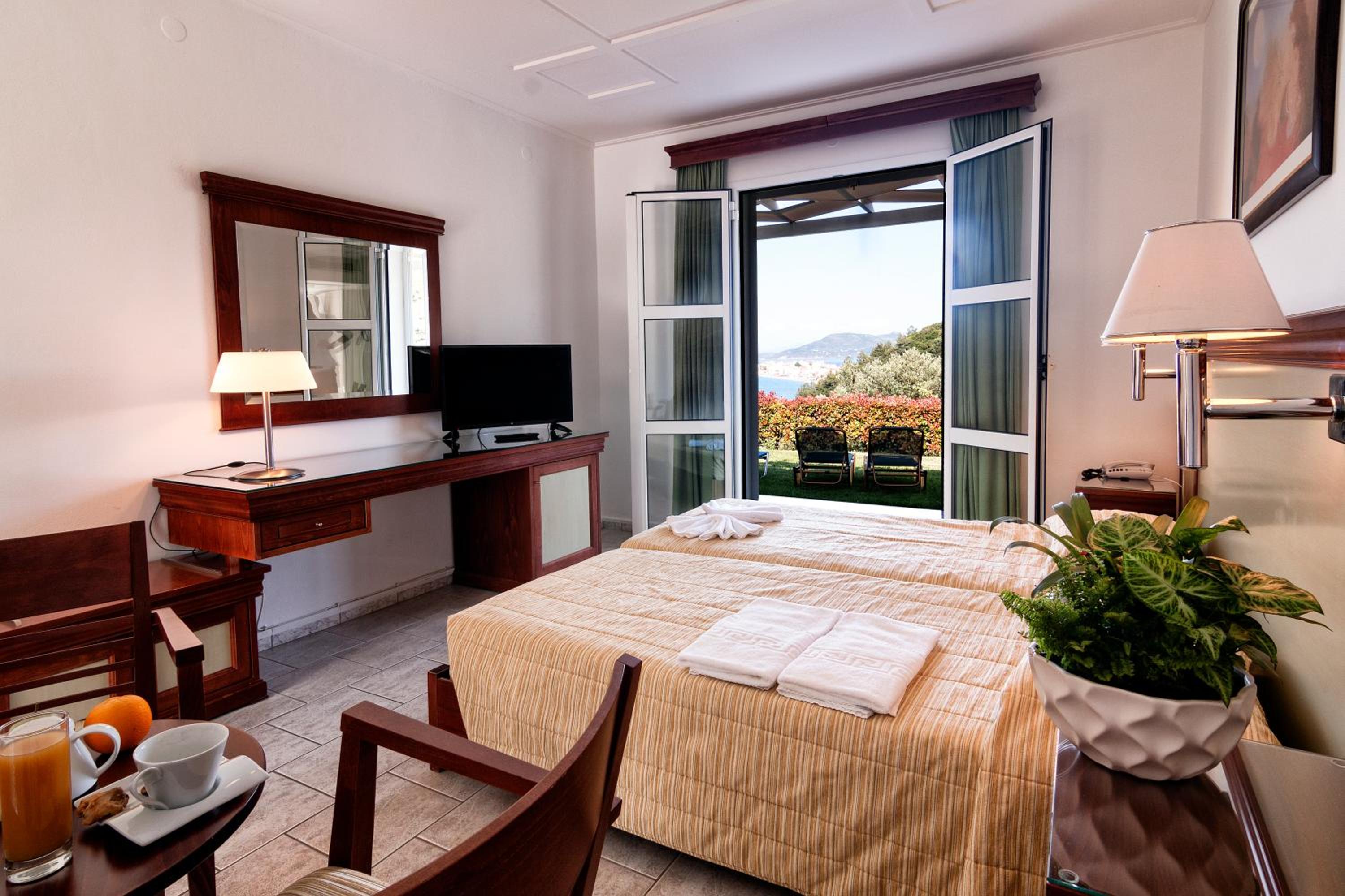 Triple Room with Sea View photo 2