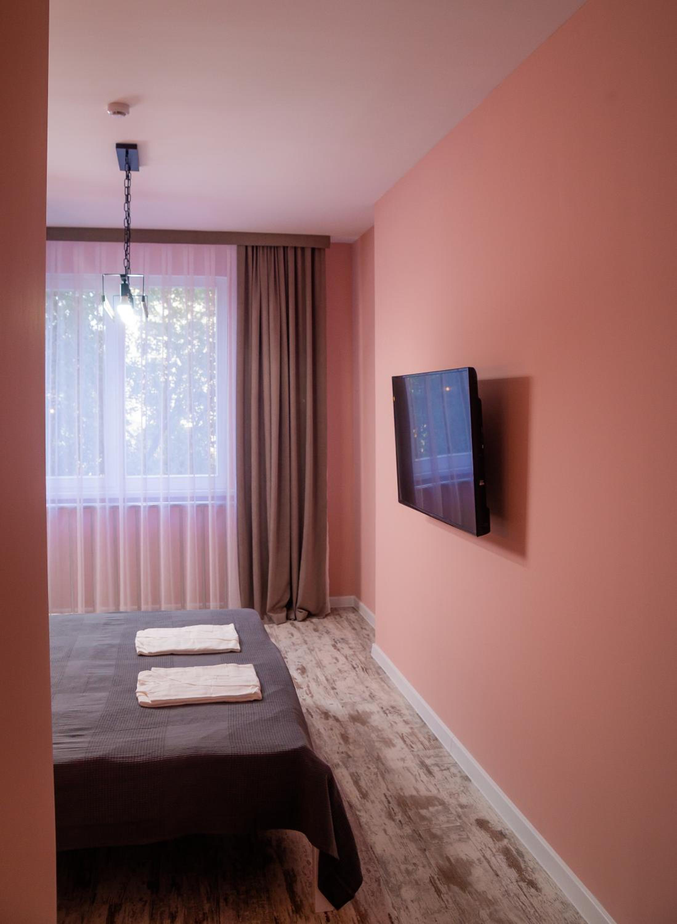 Large Double Room - Photo 4