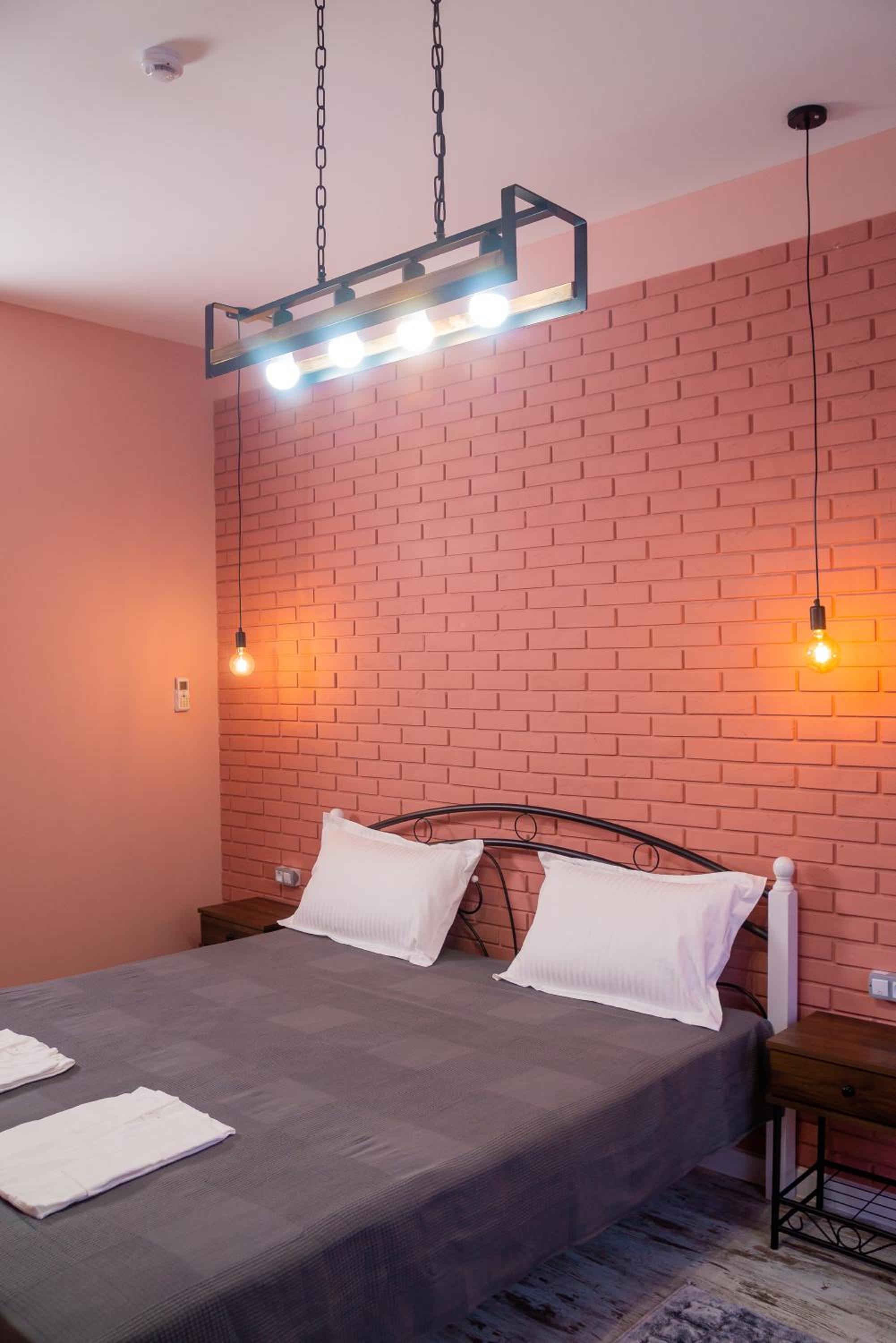 Large Double Room - Photo 2