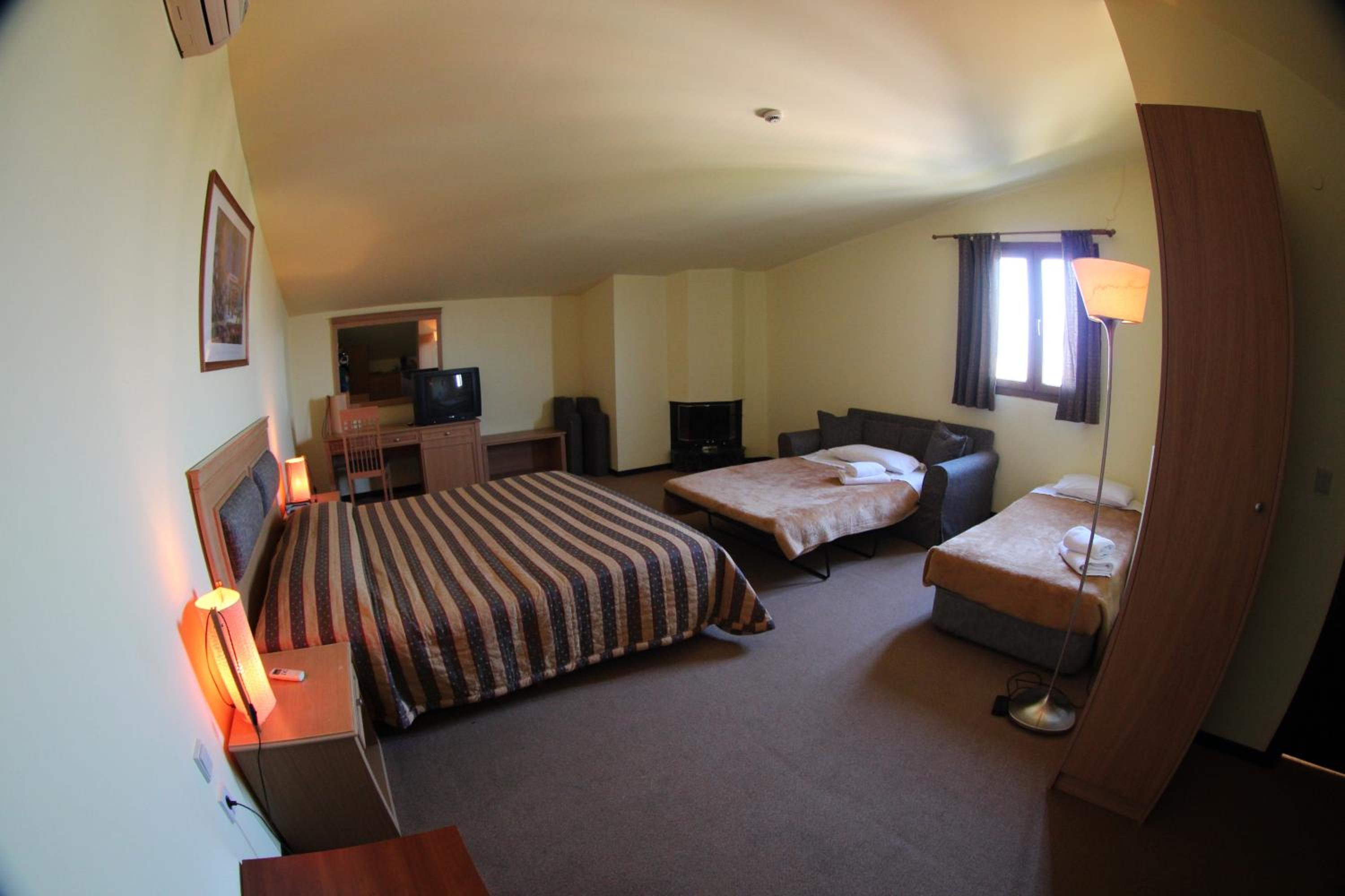 Triple Room - Photo 6
