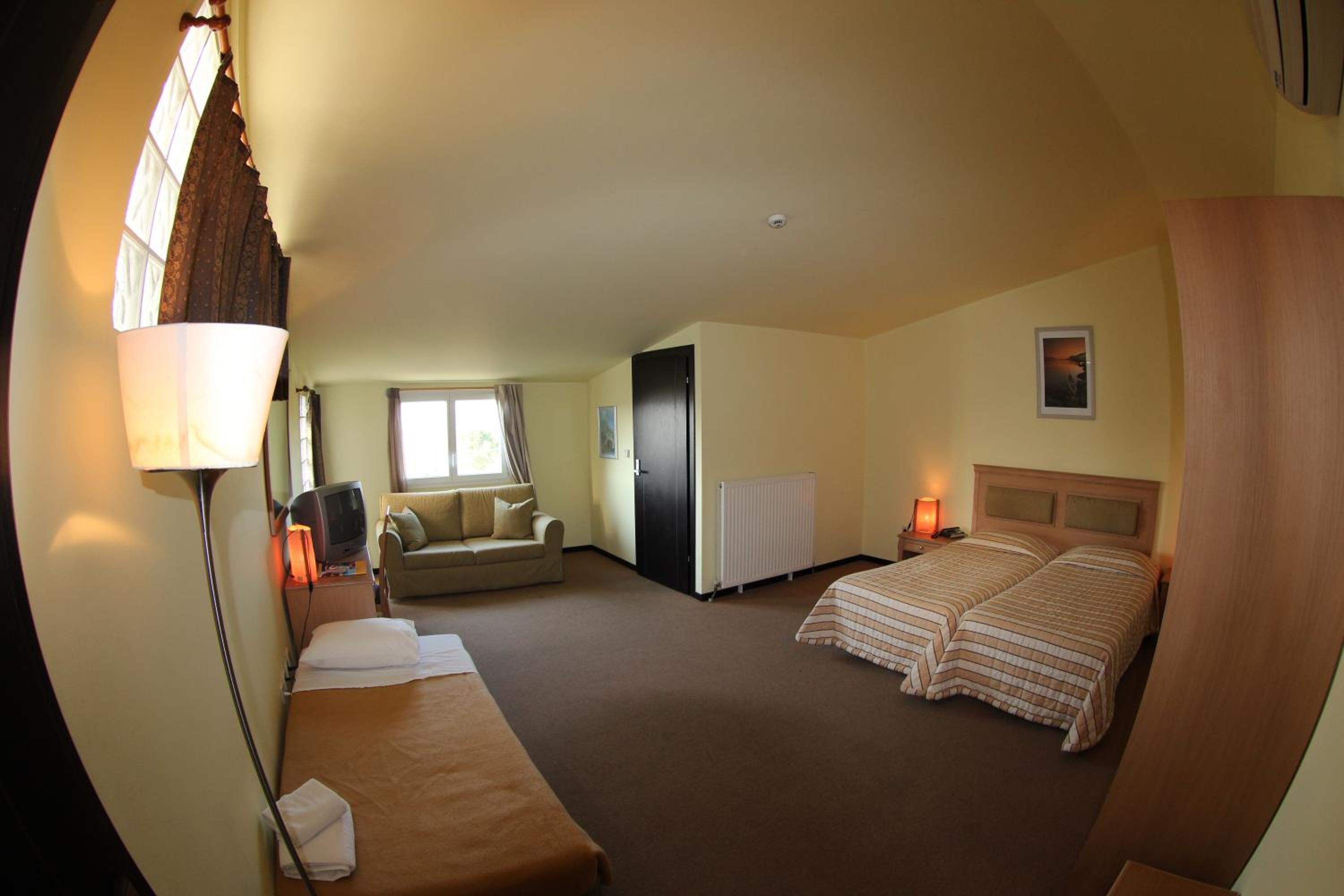 Triple Room - Photo 22