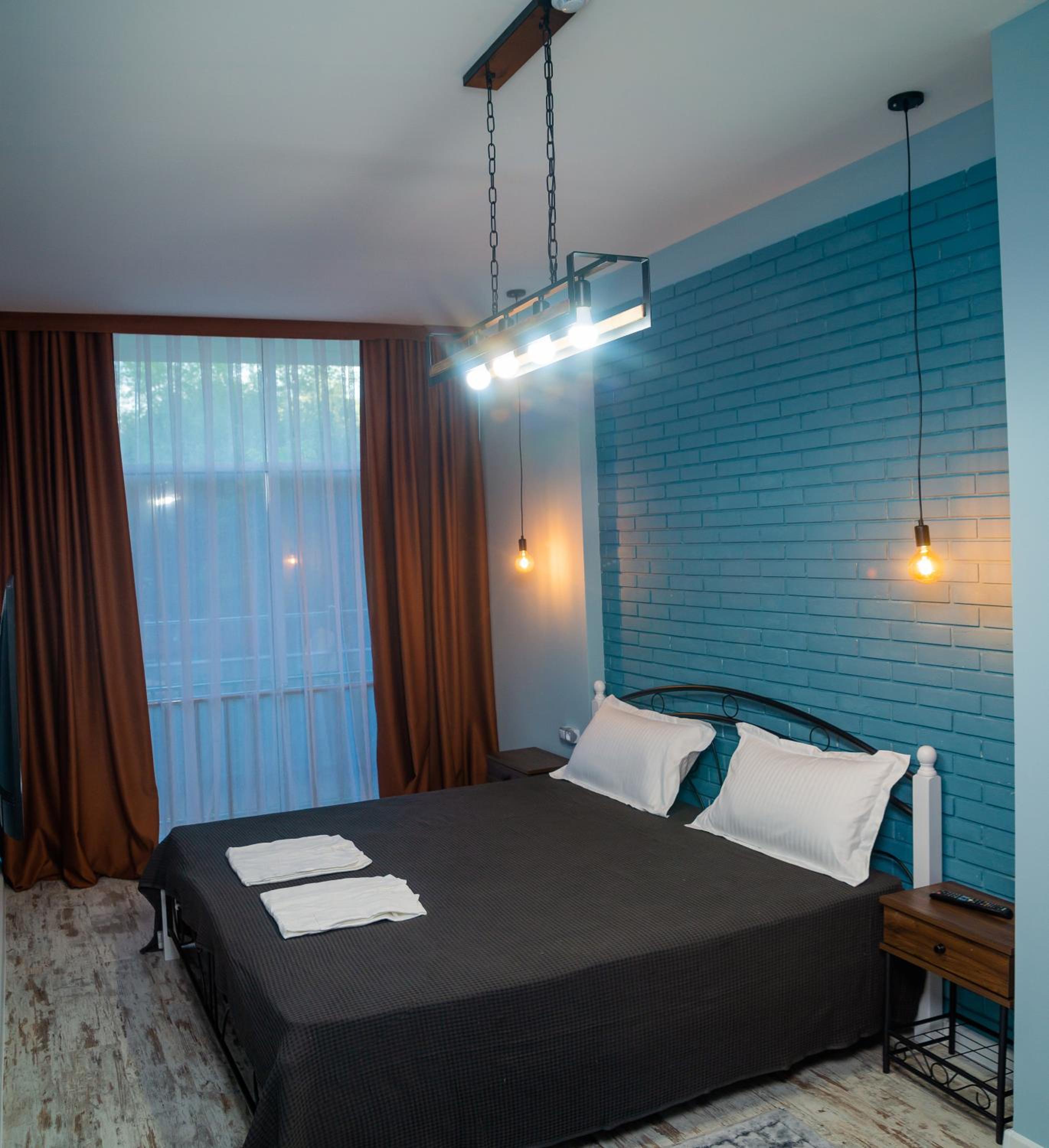 Large Double Room - Photo 1