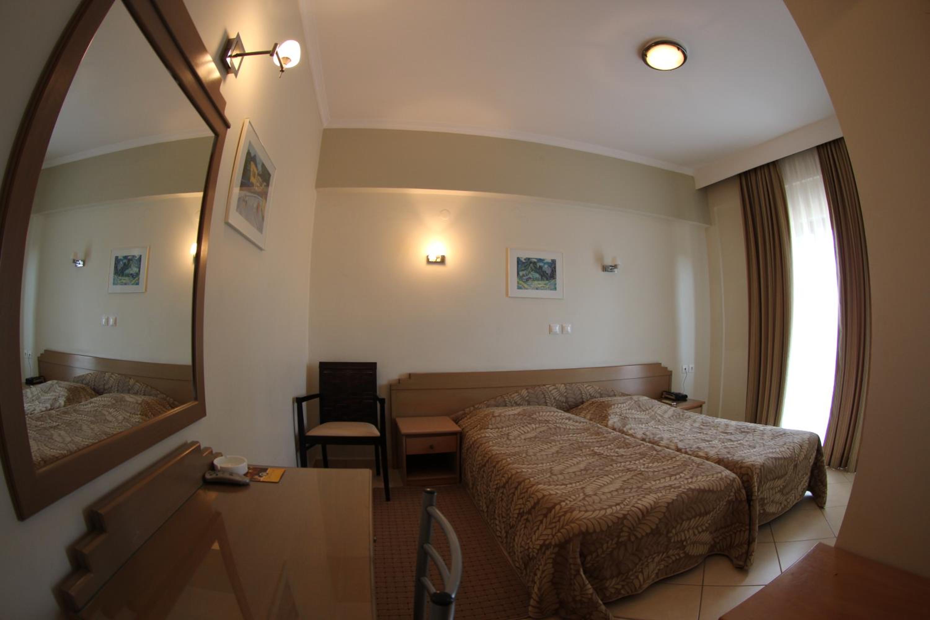 Double Room - Photo 18