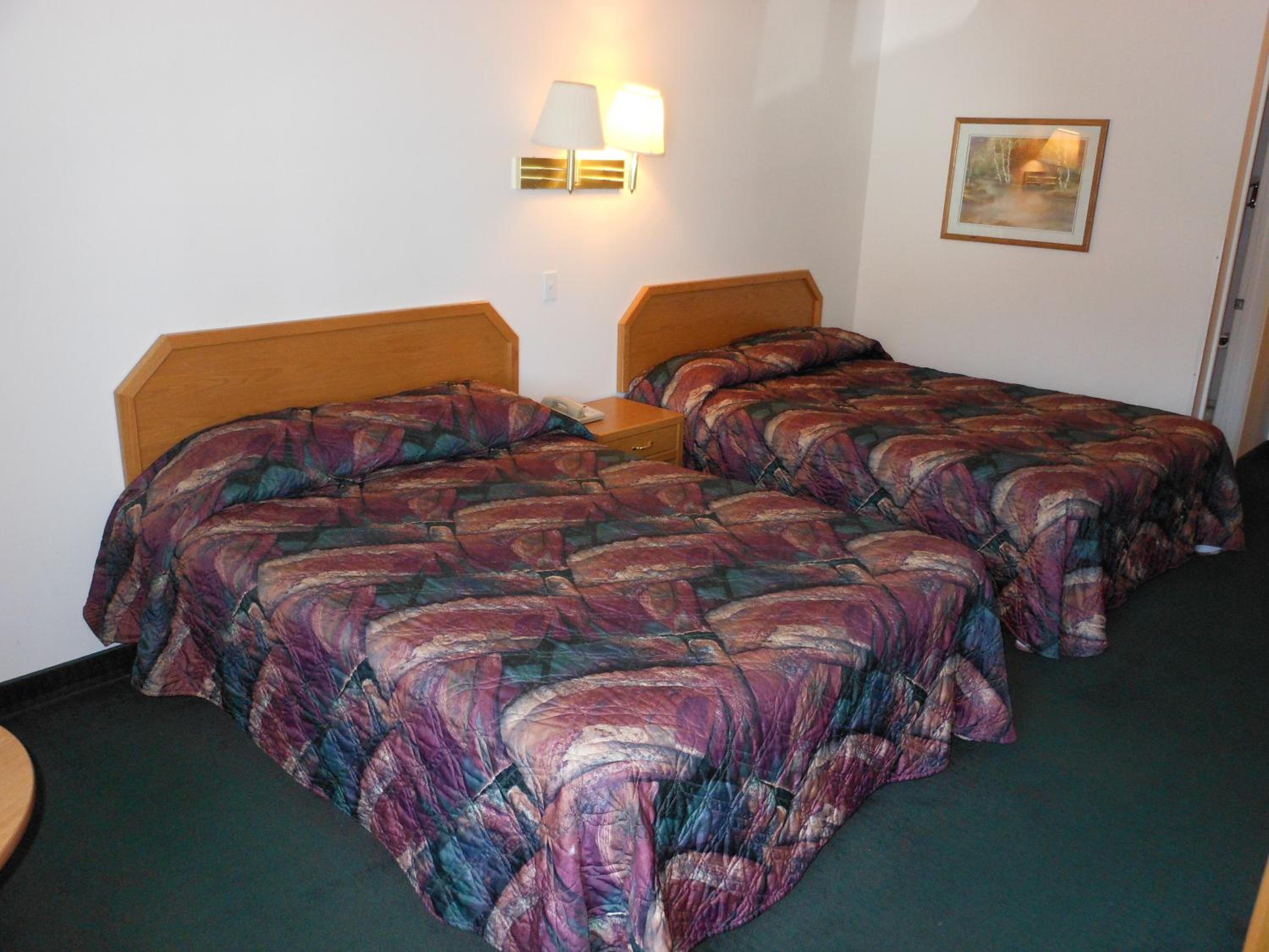 Queen Room with Two Queen Beds - Non-Smoking - Photo 1