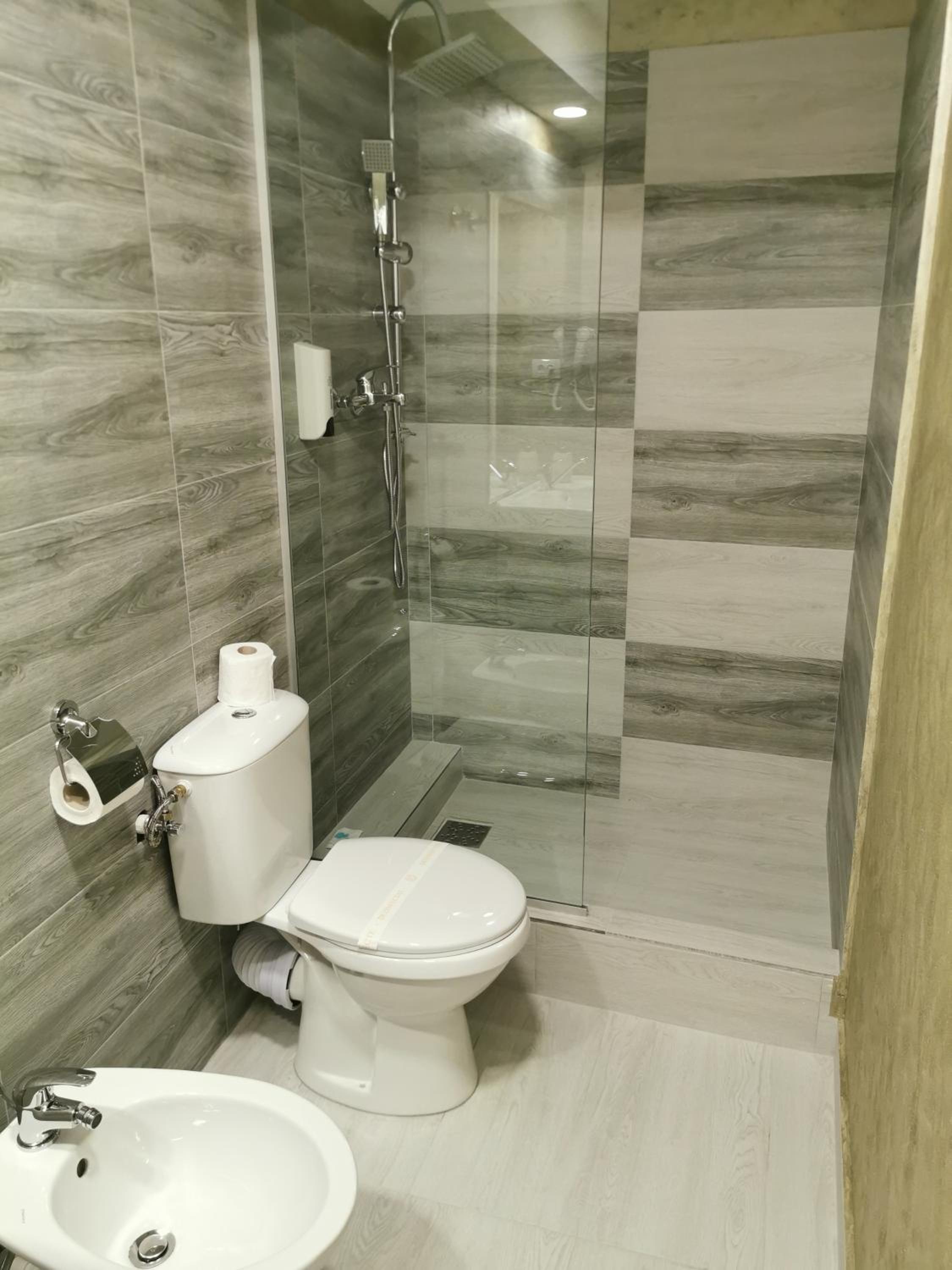 Deluxe Double Room with Shower - Photo 6