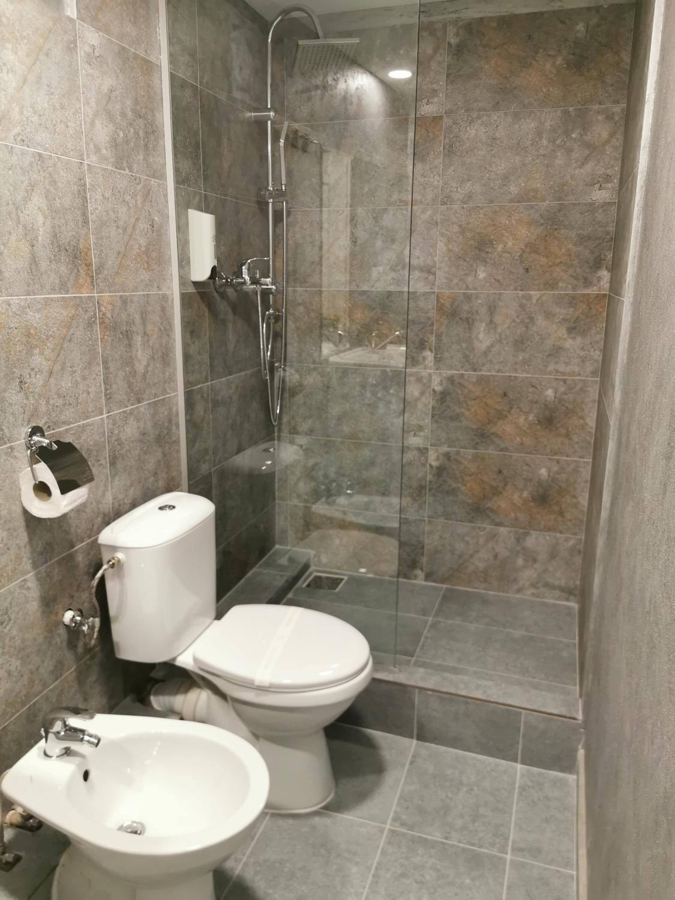 Deluxe Double Room with Shower - Photo 3