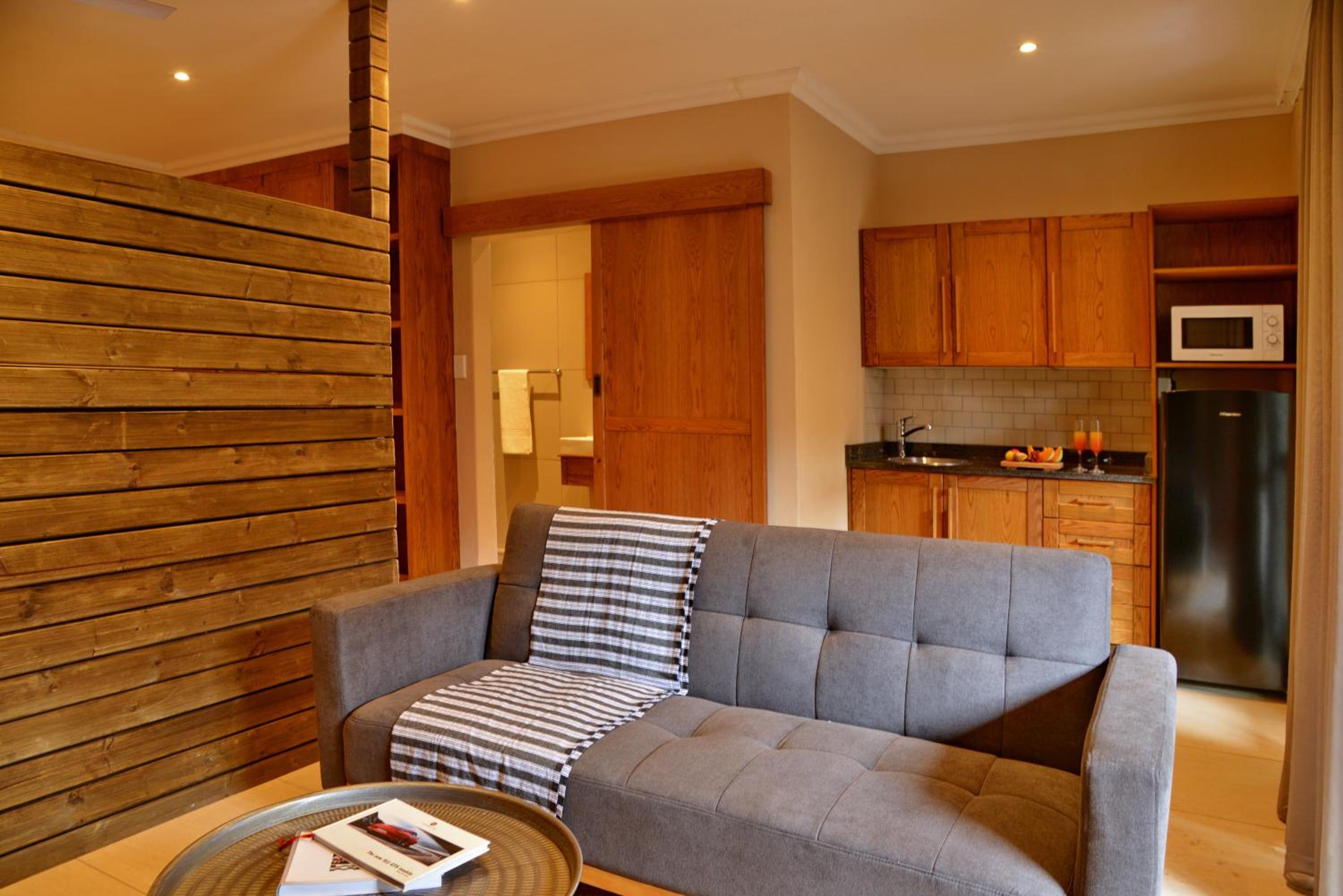 Superior King Room - Photo 3