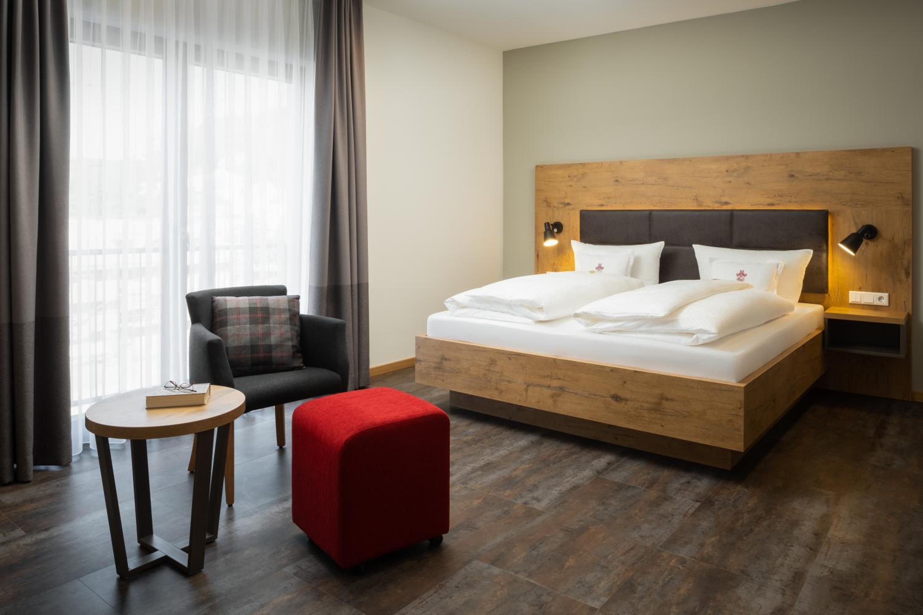 Superior King Room - Photo 3