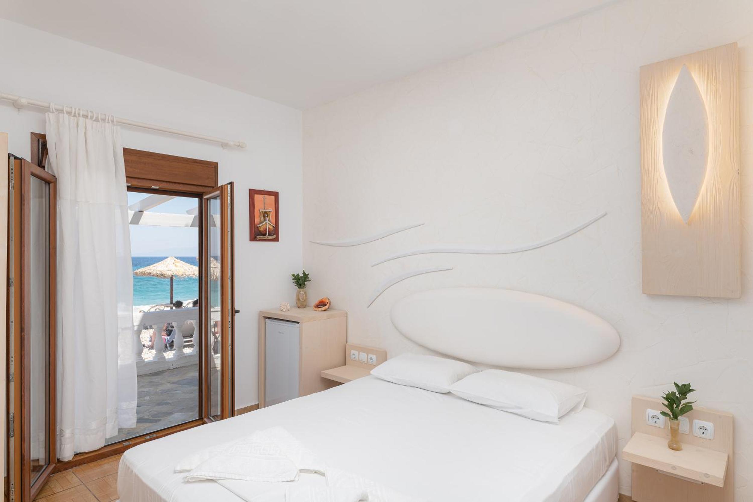 Double or Twin Room with Sea View photo 3