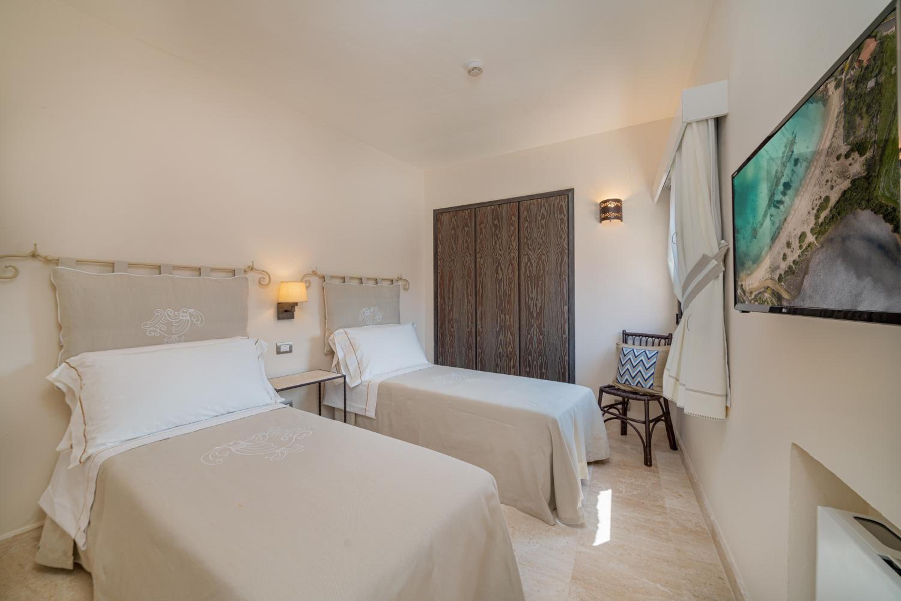 Prestige Two Bedroom Family Room with Partial Sea View - Photo 6