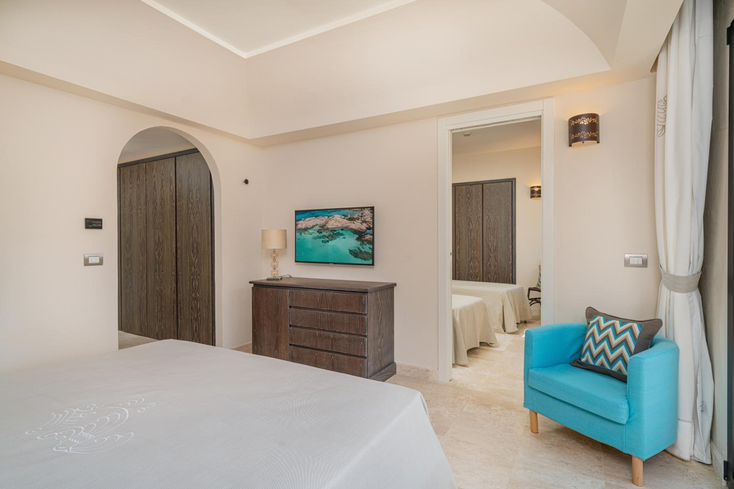 Prestige Two Bedroom Family Room with Partial Sea View - Photo 1