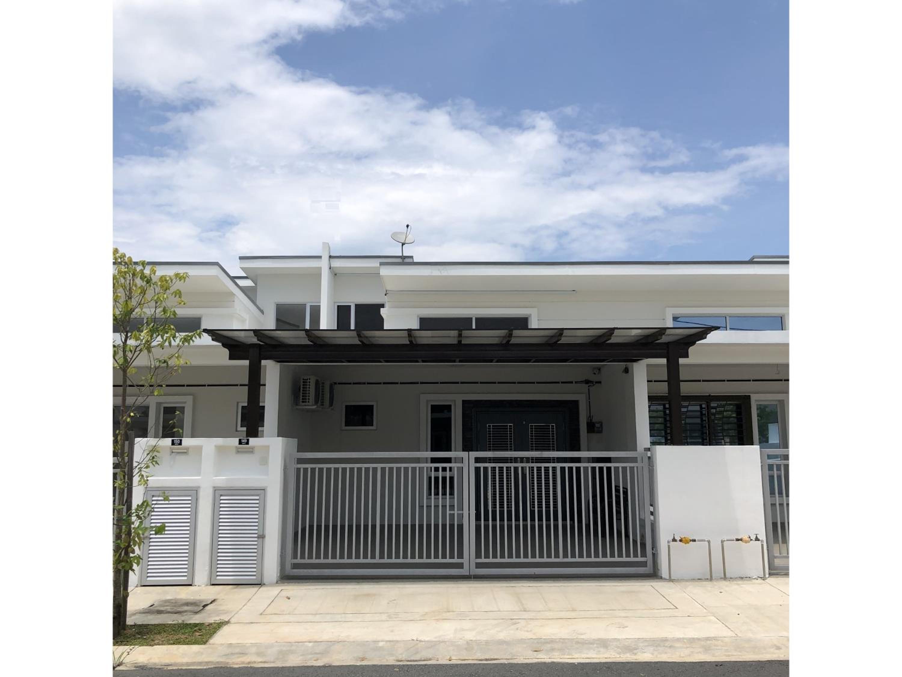 Three-Bedroom House photo 1