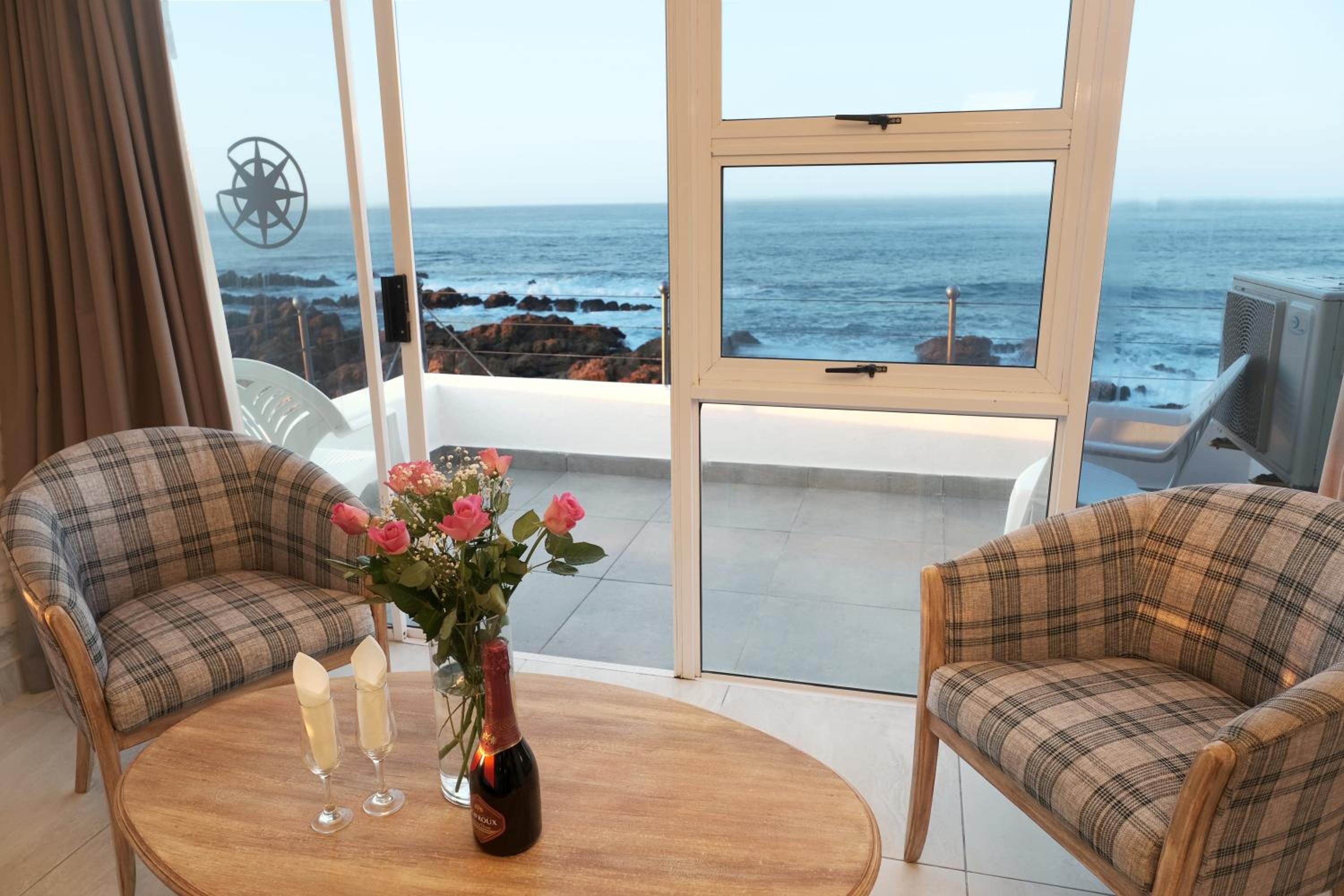 Honeymoon Suite - Photo 2