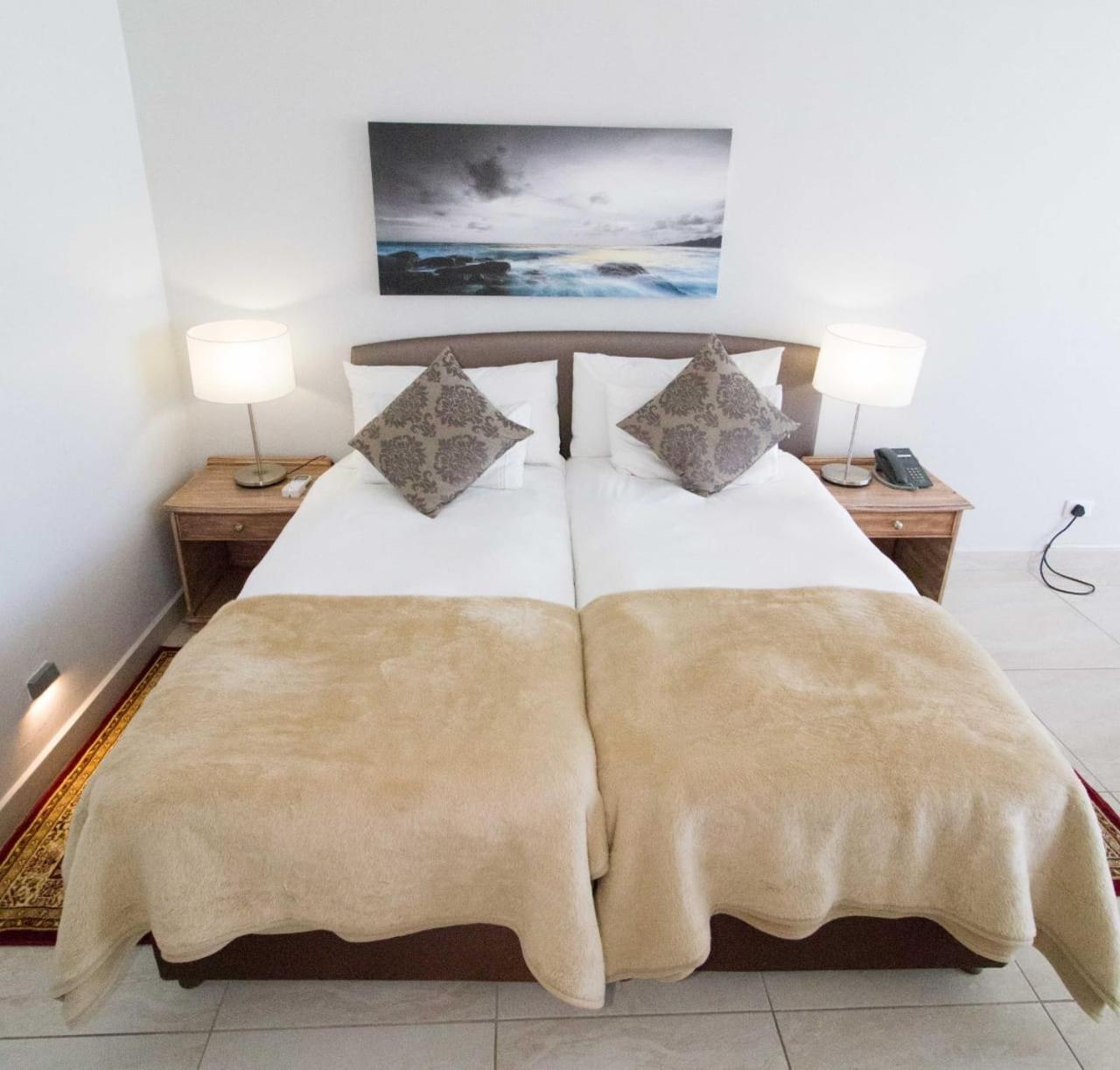 Standard Twin Room - Photo 2