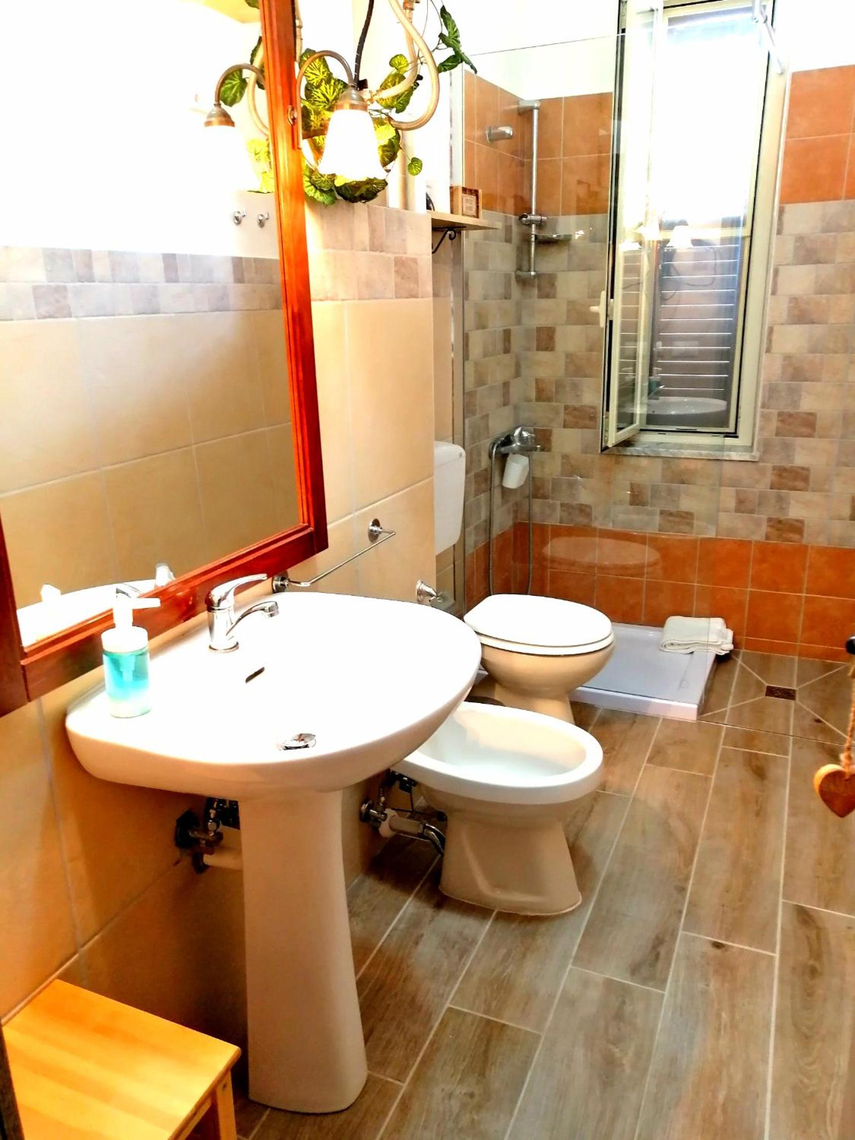Double Room with Private External Bathroom - Photo 5