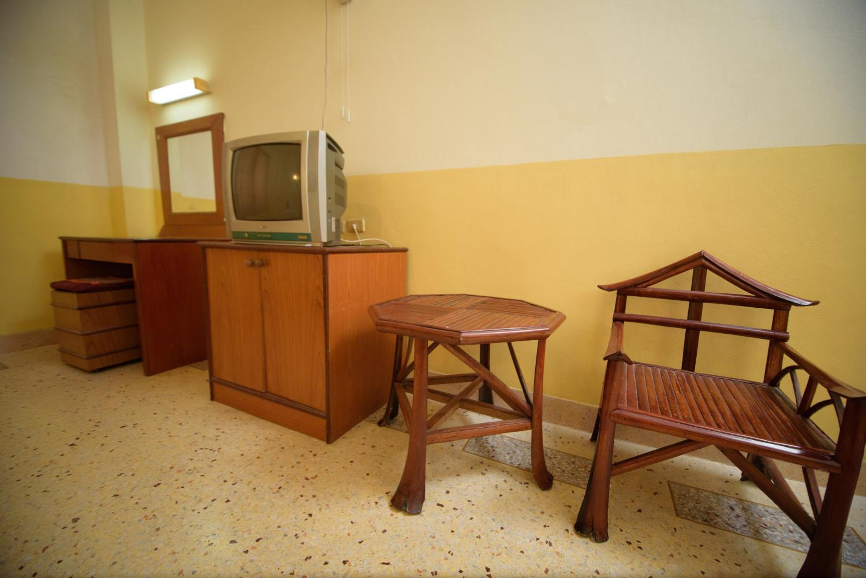 Standard Twin Room - Photo 7