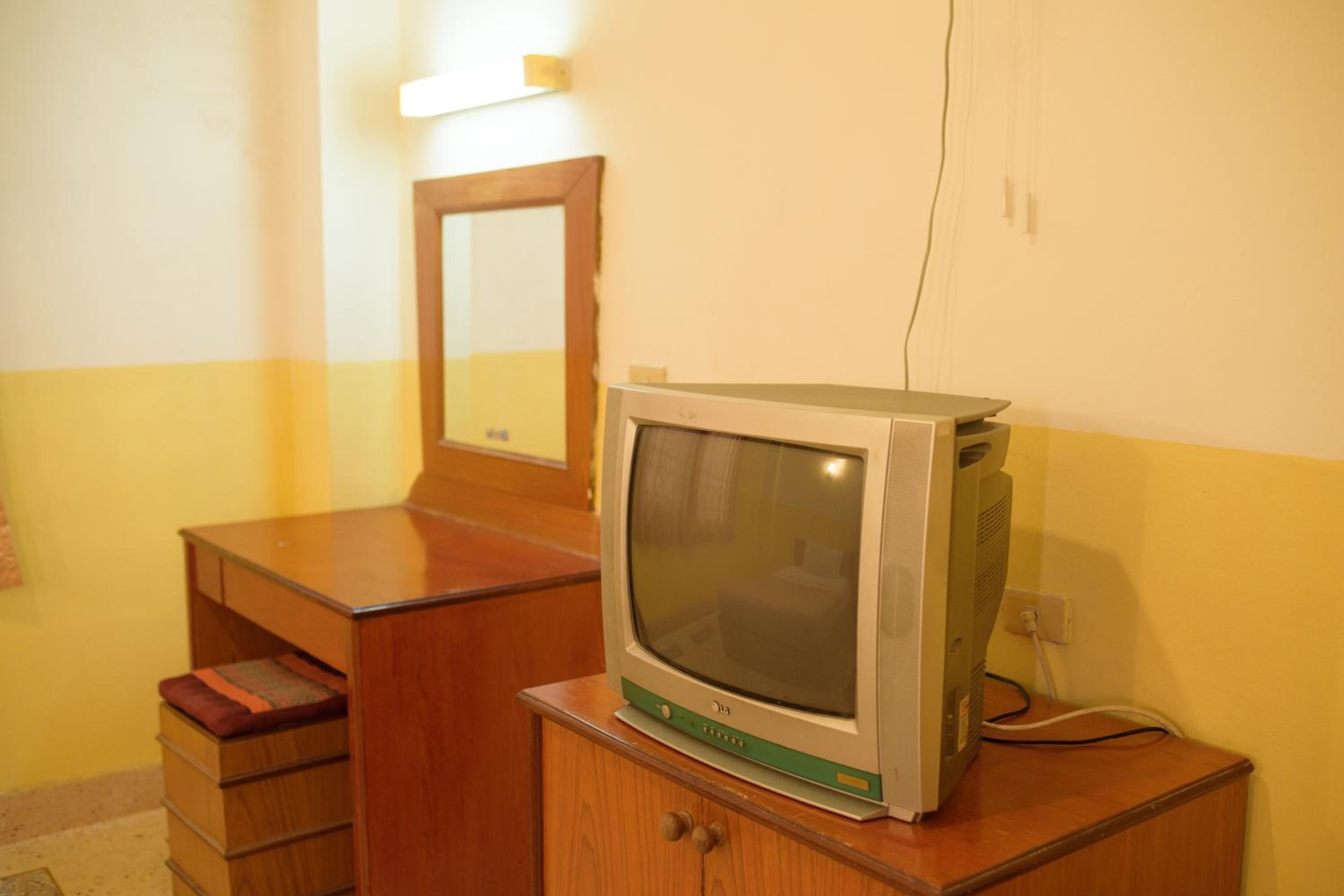 Standard Twin Room - Photo 8