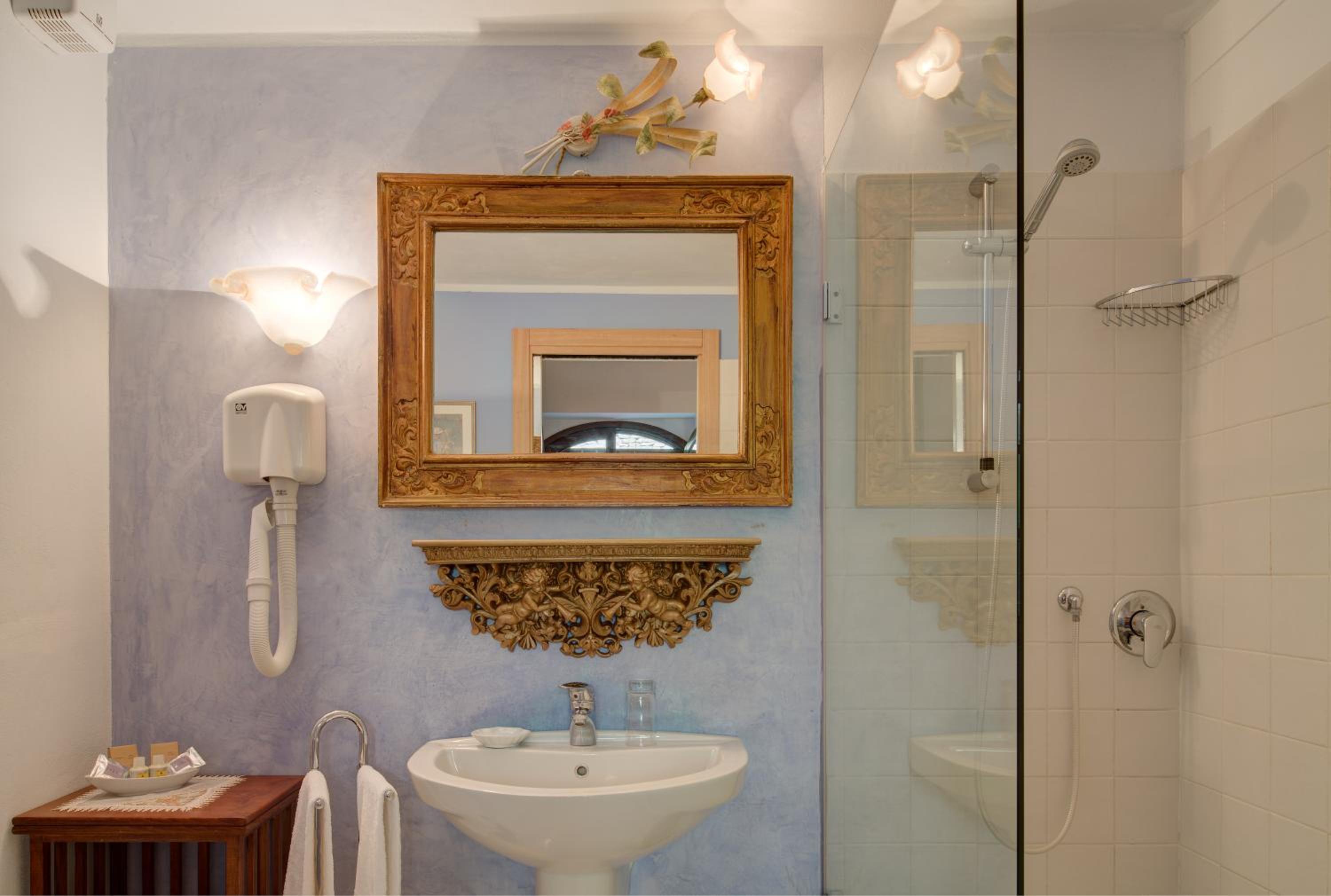 Large Double or Twin Room photo 2