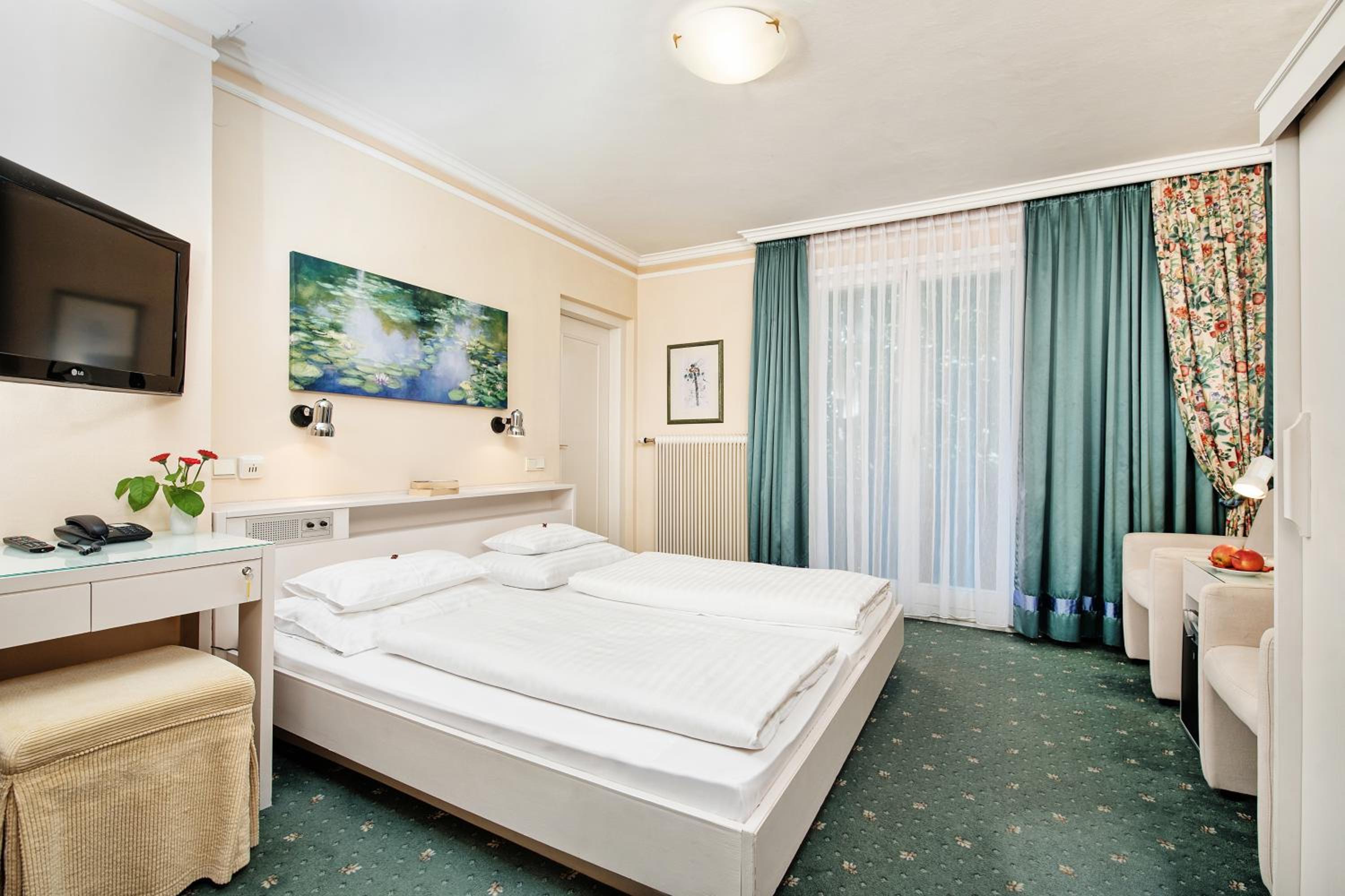 Standard Double Room with Balcony photo 2
