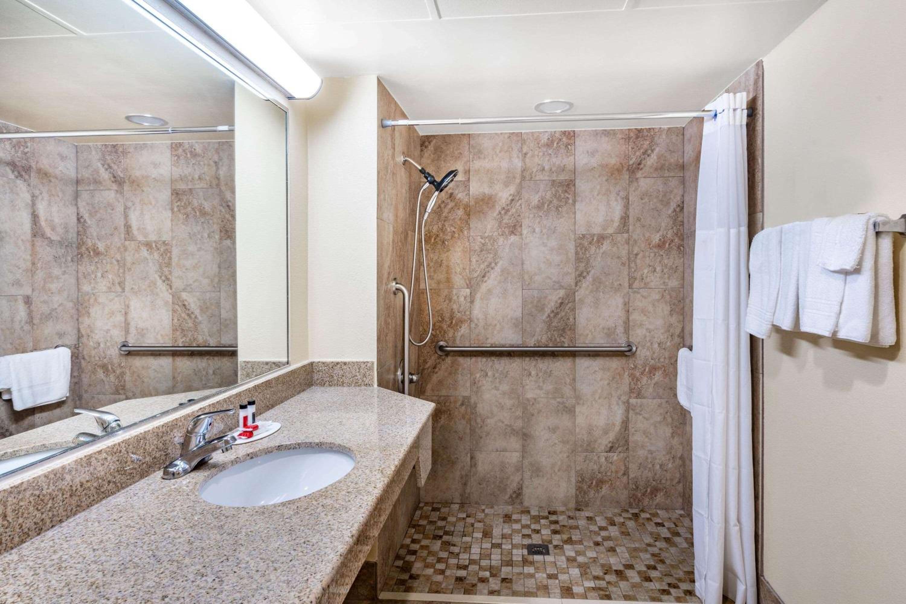 King Room - Disability Access/Non-Smoking - Photo 8